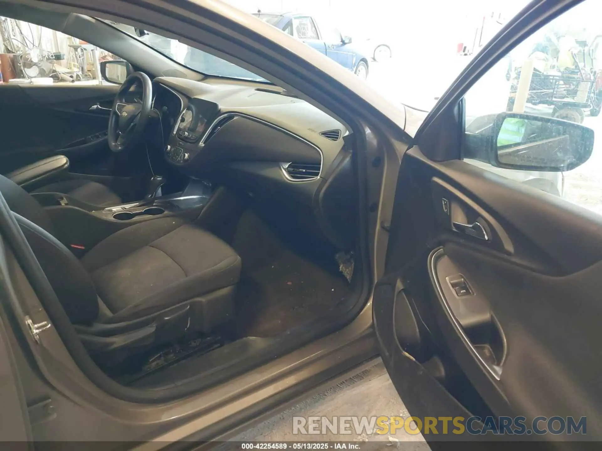 5 Photograph of a damaged car 1G1ZD5ST1LF069404 CHEVROLET MALIBU 2020