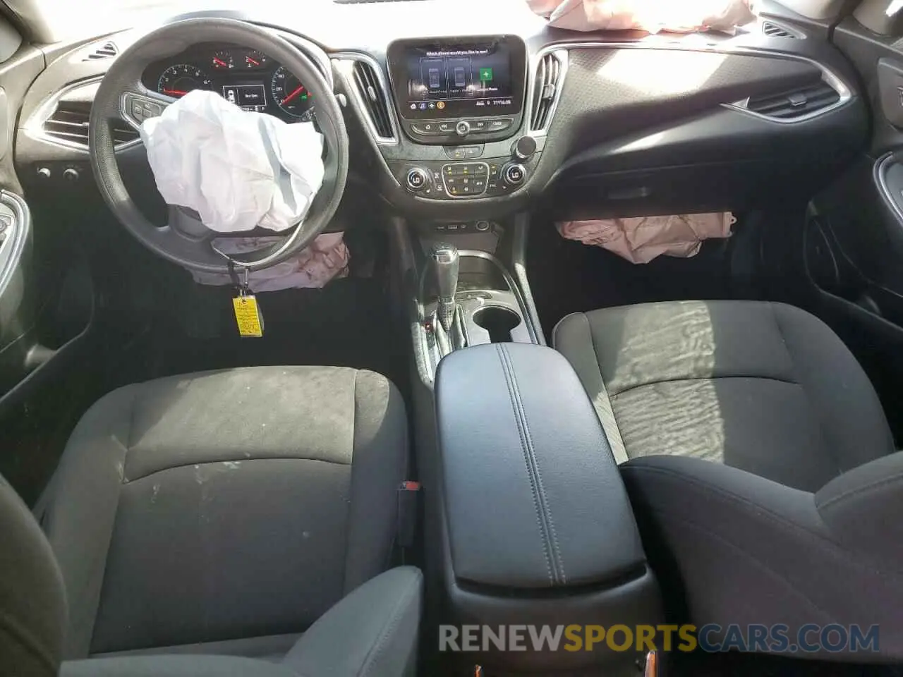 8 Фотография поврежденного автомобиля 1G1ZD5ST1LF132372 CHEVROLET MALIBU 2020