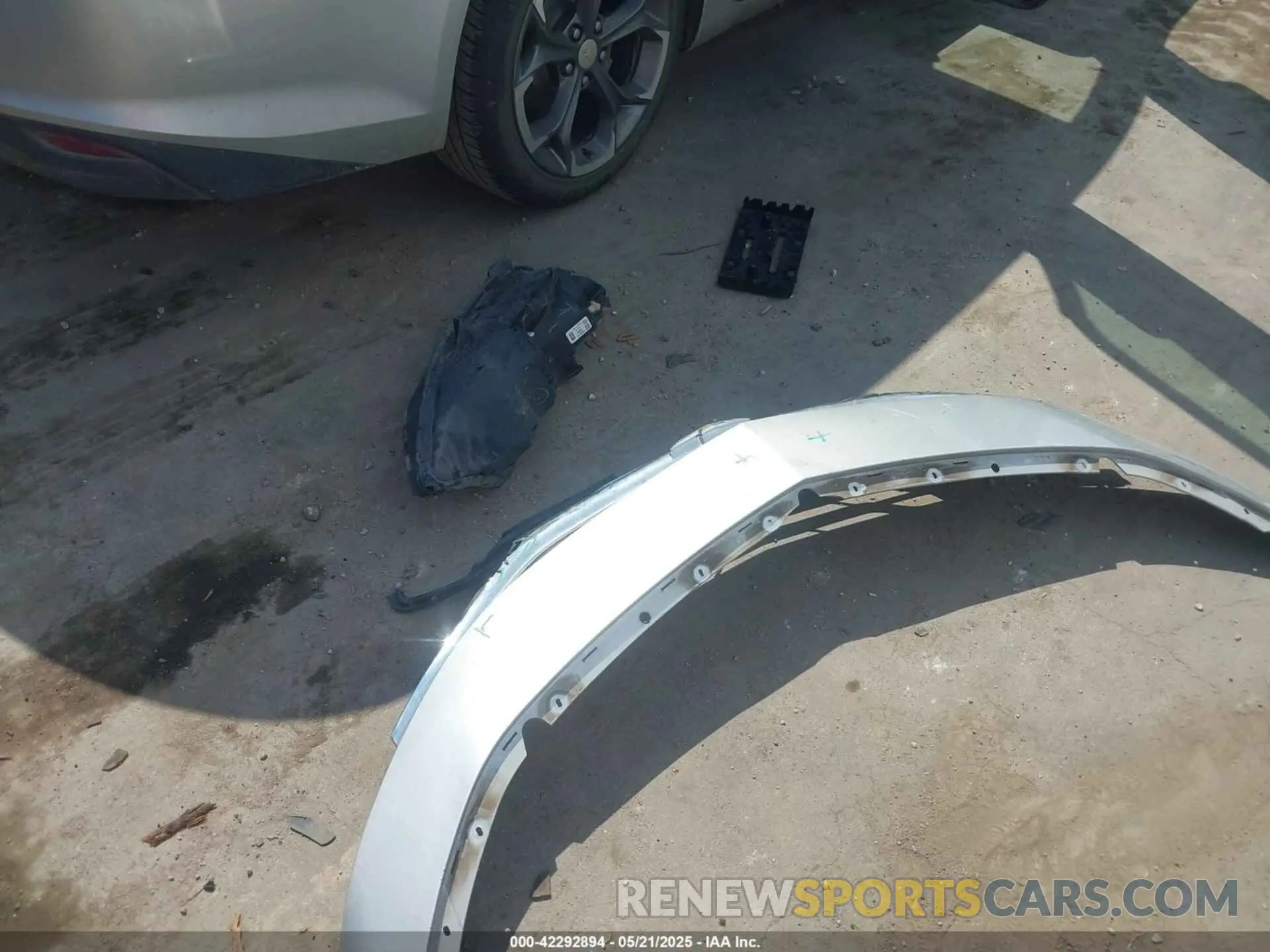 12 Photograph of a damaged car 1G1ZD5ST2LF103110 CHEVROLET MALIBU 2020