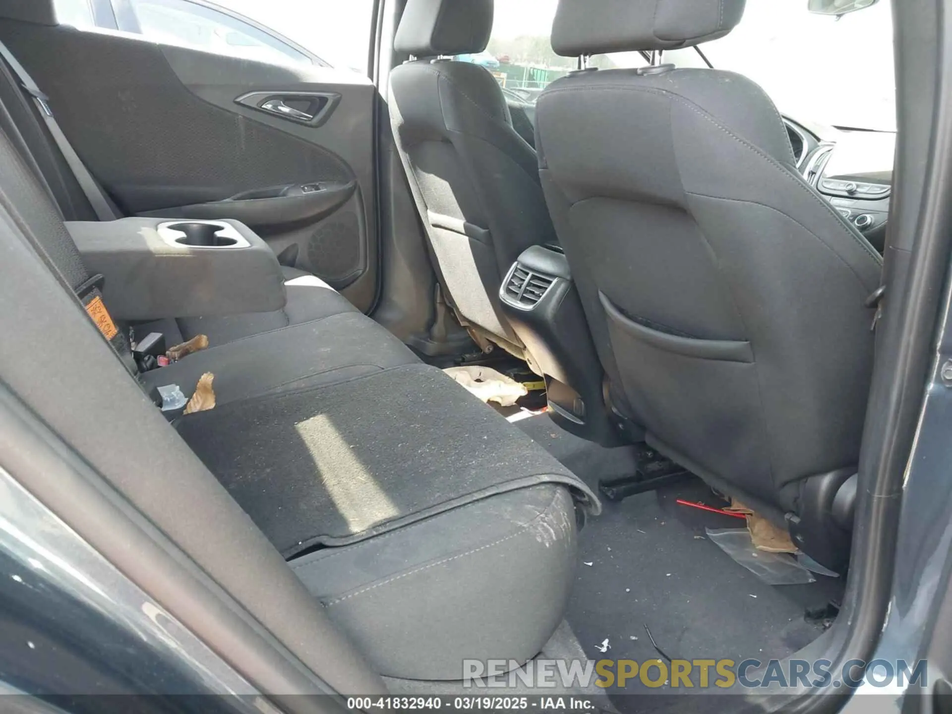 8 Photograph of a damaged car 1G1ZD5ST3LF024304 CHEVROLET MALIBU 2020