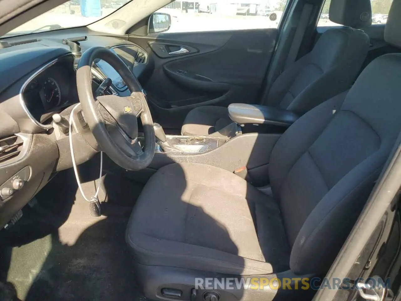 7 Фотография поврежденного автомобиля 1G1ZD5ST4LF036476 CHEVROLET MALIBU 2020