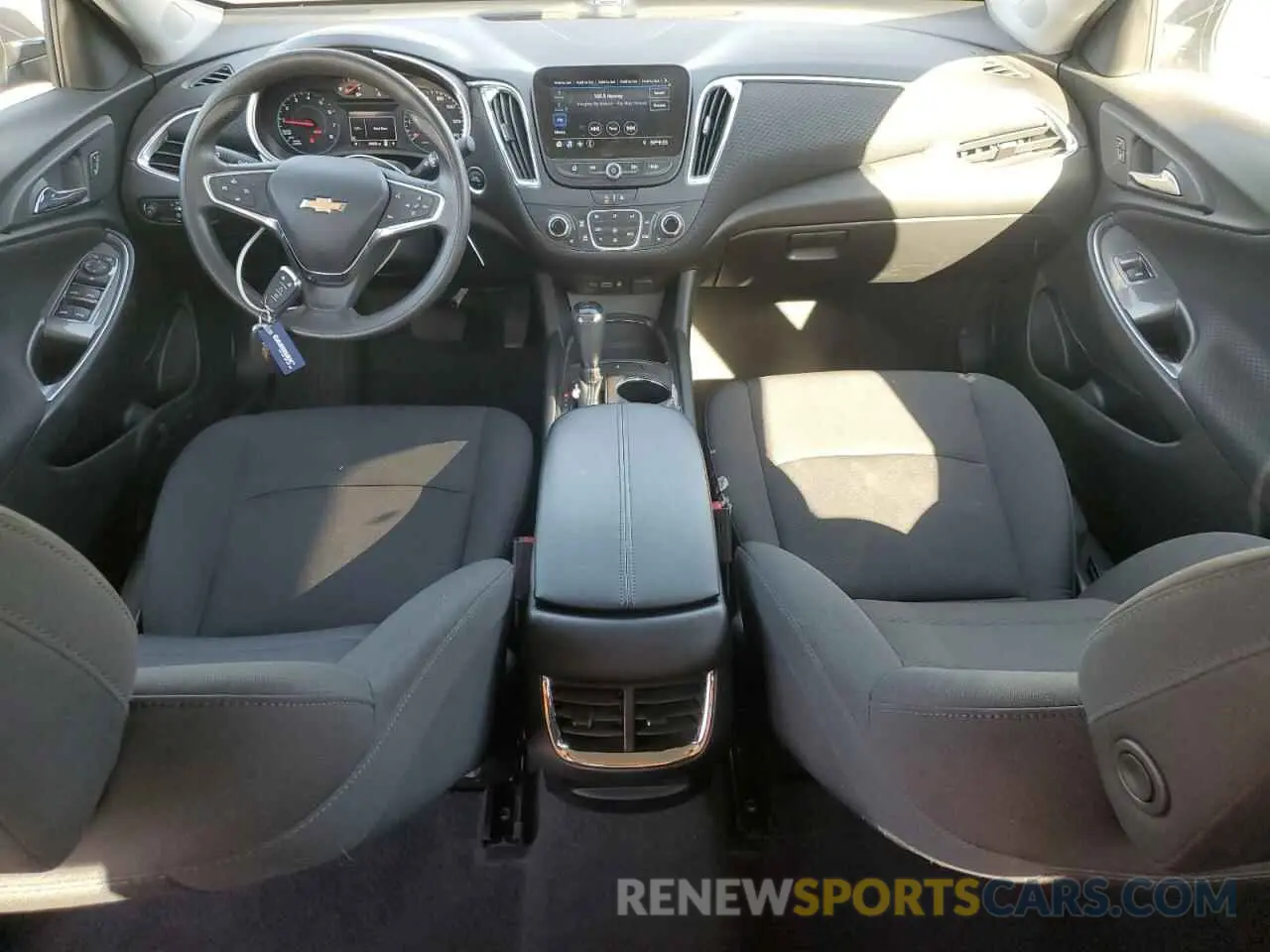 8 Фотография поврежденного автомобиля 1G1ZD5ST4LF049714 CHEVROLET MALIBU 2020