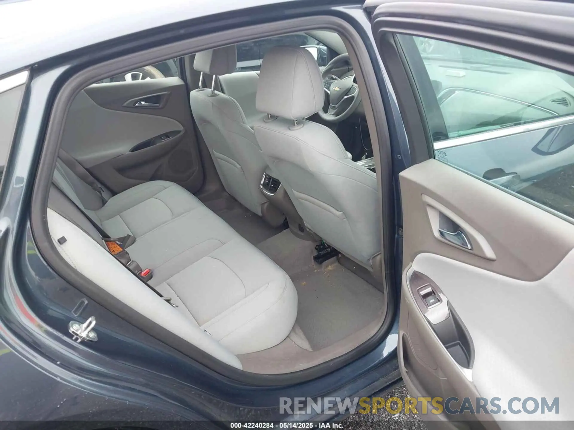 8 Фотография поврежденного автомобиля 1G1ZD5ST4LF062365 CHEVROLET MALIBU 2020
