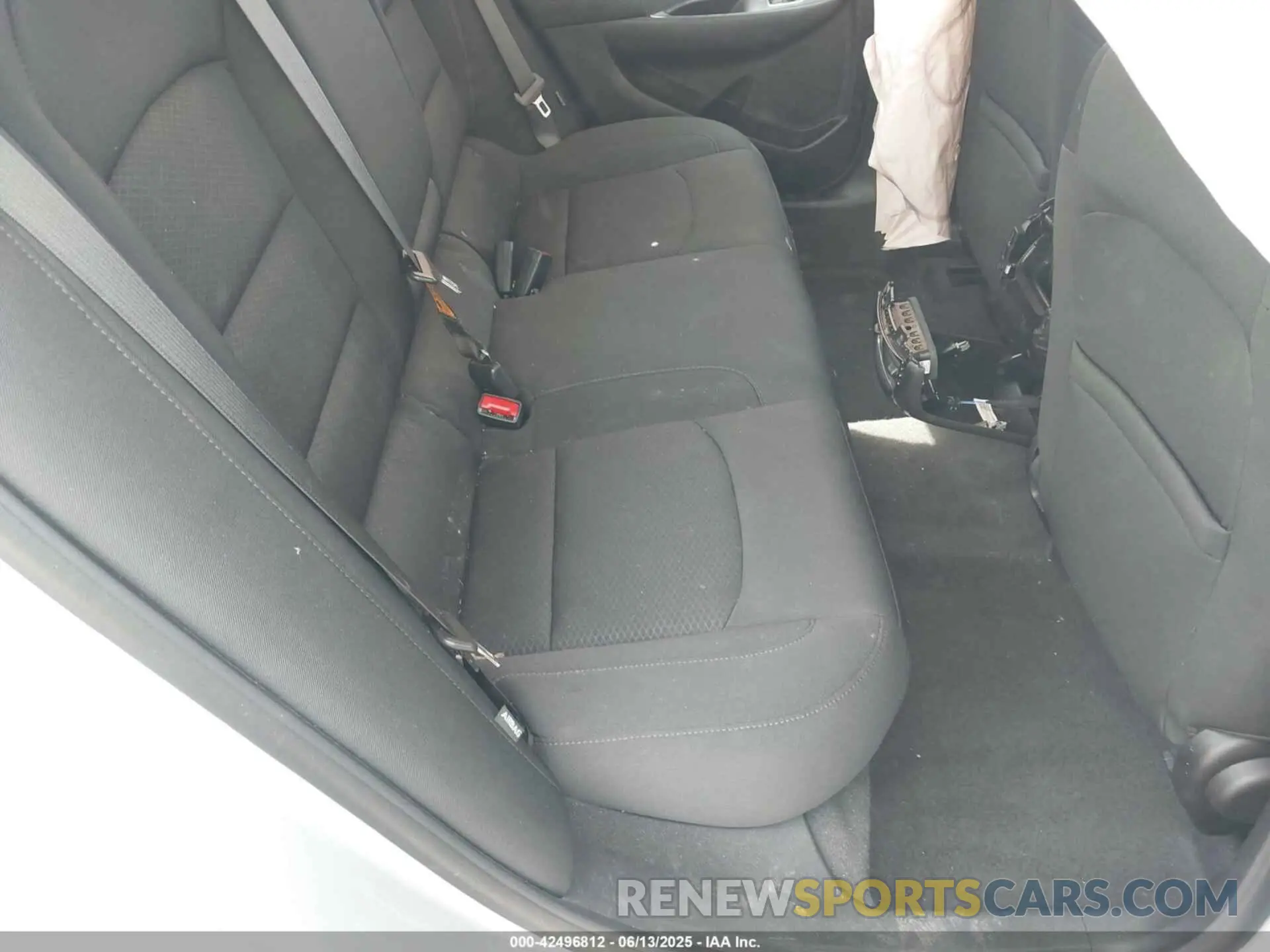 8 Photograph of a damaged car 1G1ZD5ST5LF041539 CHEVROLET MALIBU 2020