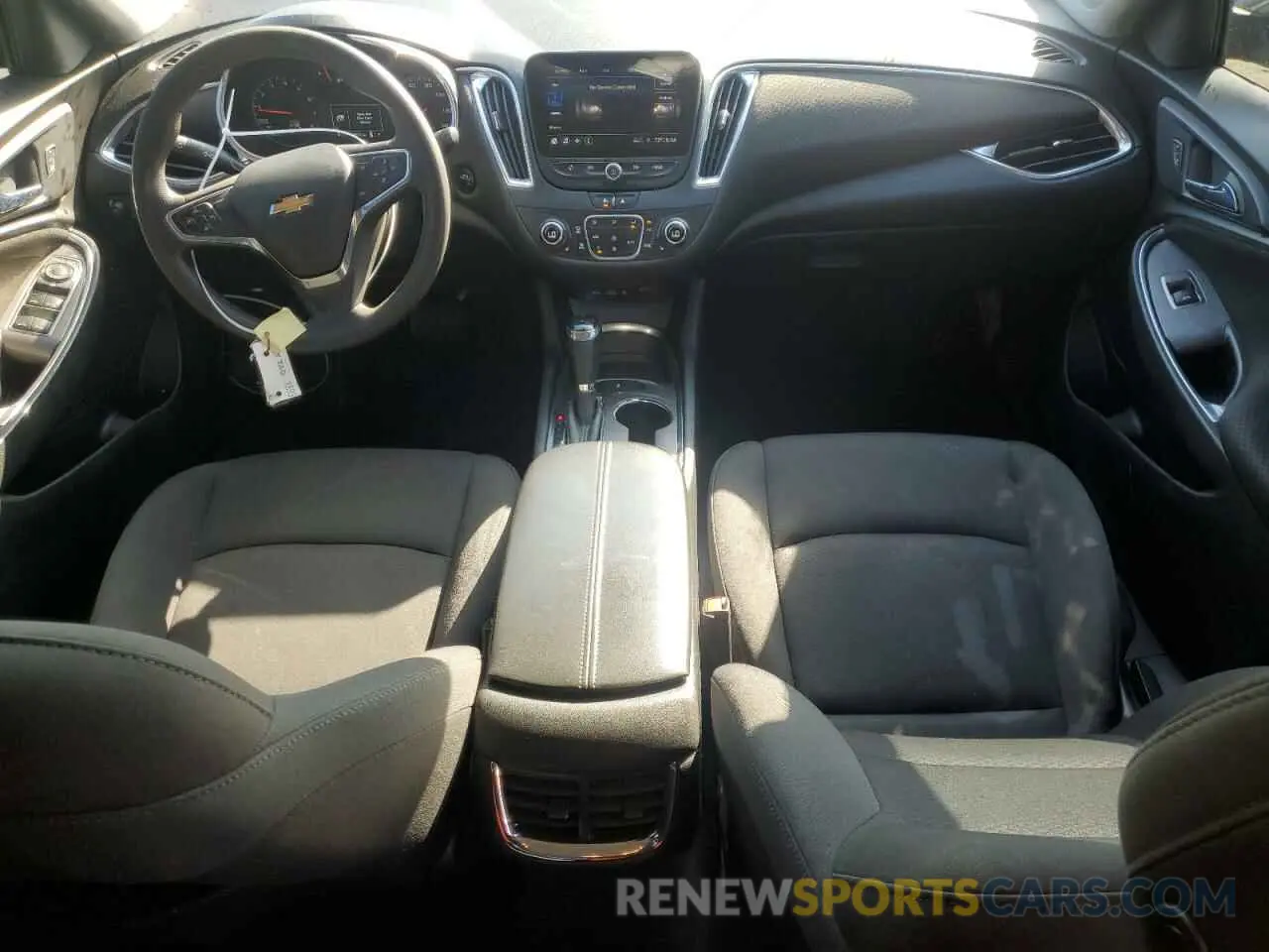8 Фотография поврежденного автомобиля 1G1ZD5ST5LF042352 CHEVROLET MALIBU 2020