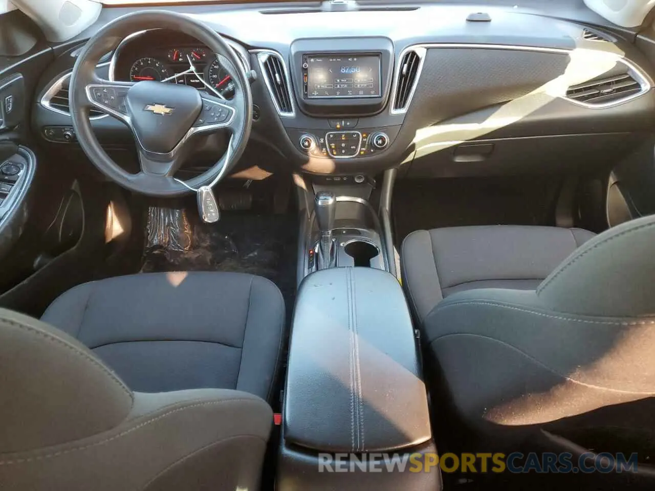 8 Photograph of a damaged car 1G1ZD5ST5LF106034 CHEVROLET MALIBU 2020