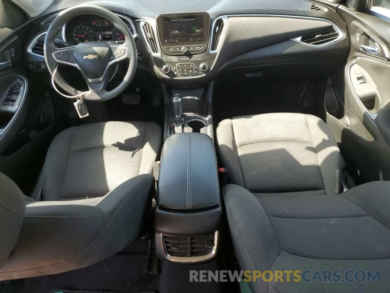 8 Photograph of a damaged car 1G1ZD5ST6LF028914 CHEVROLET MALIBU 2020