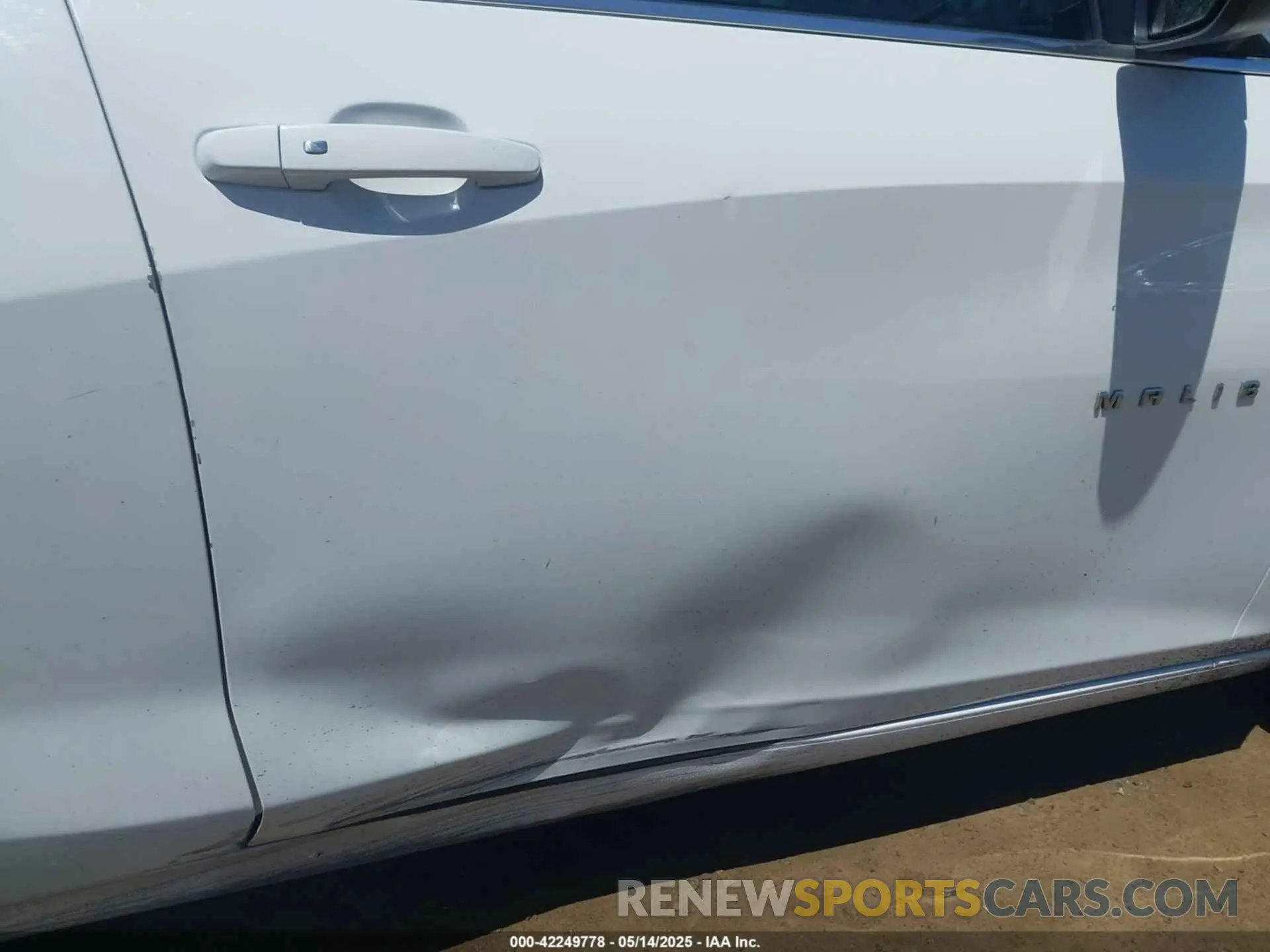 19 Photograph of a damaged car 1G1ZD5ST7LF081198 CHEVROLET MALIBU 2020