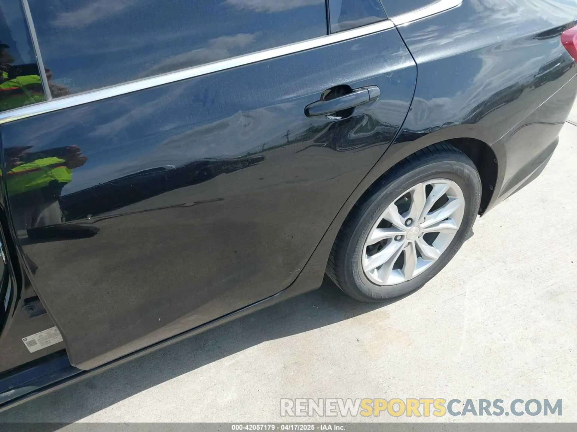 18 Photograph of a damaged car 1G1ZD5ST8LF044337 CHEVROLET MALIBU 2020