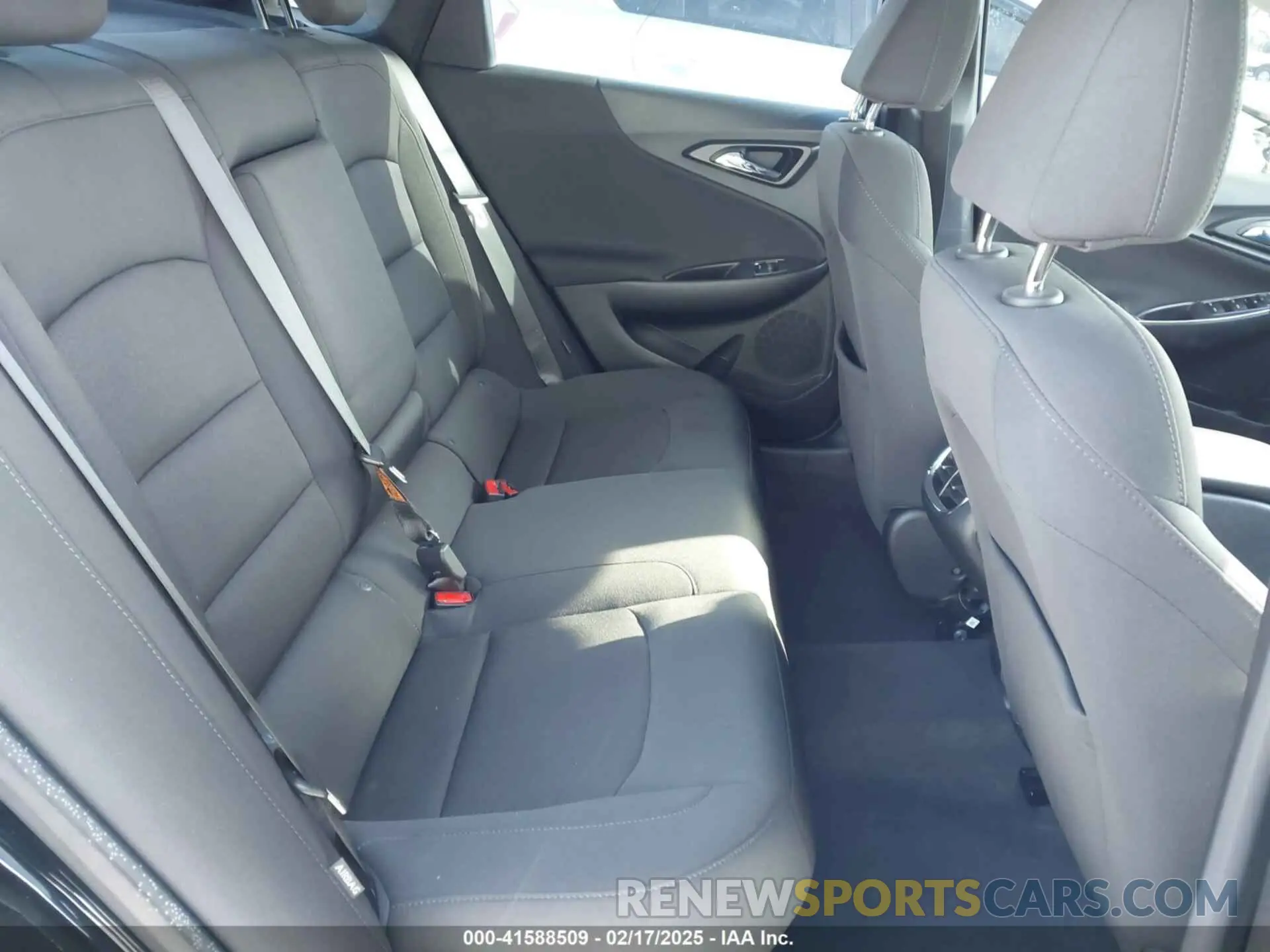 8 Фотография поврежденного автомобиля 1G1ZD5ST8LF111857 CHEVROLET MALIBU 2020