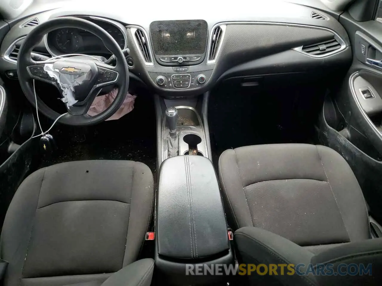 8 Фотография поврежденного автомобиля 1G1ZD5ST8LF120946 CHEVROLET MALIBU 2020