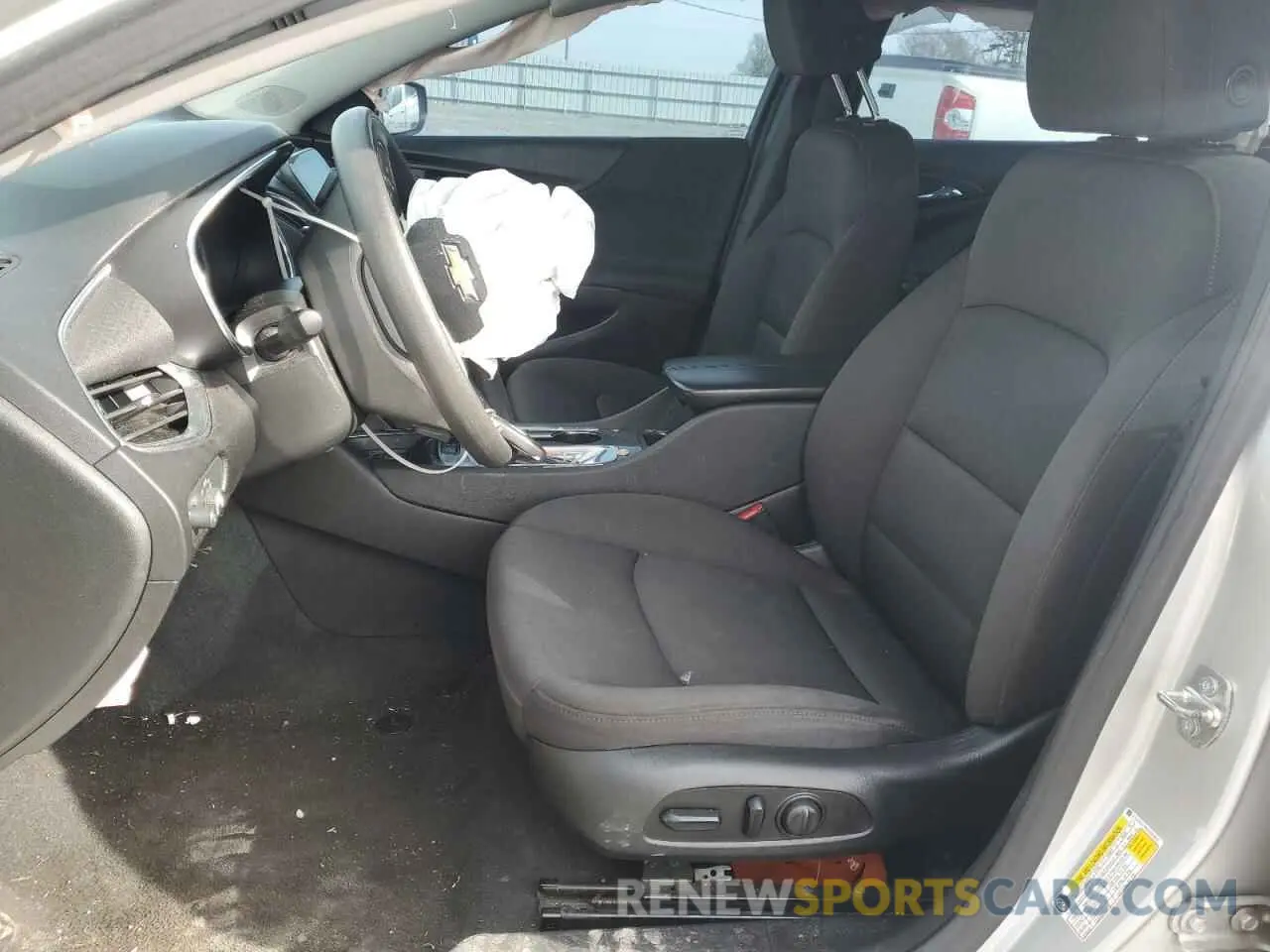 7 Photograph of a damaged car 1G1ZD5ST9LF091411 CHEVROLET MALIBU 2020