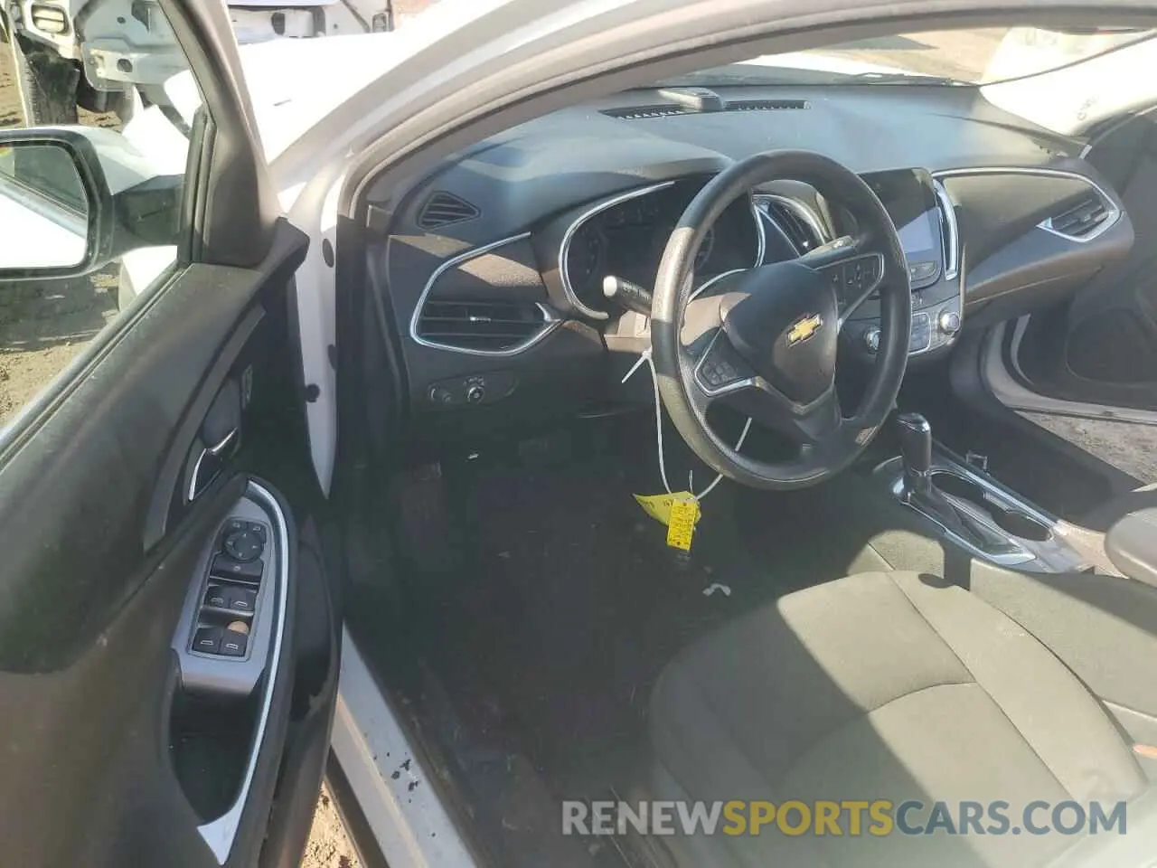 8 Photograph of a damaged car 1G1ZD5STXLF004082 CHEVROLET MALIBU 2020