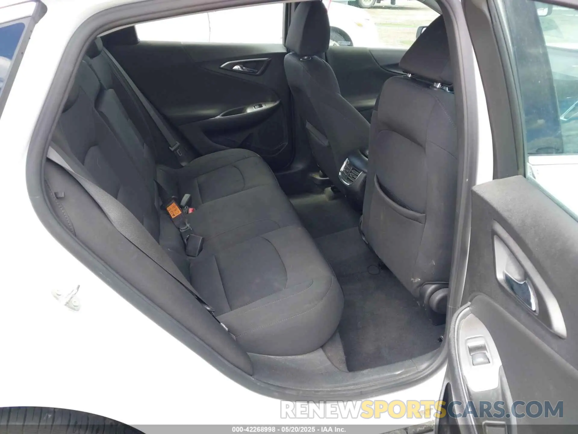 8 Фотография поврежденного автомобиля 1G1ZD5STXLF037941 CHEVROLET MALIBU 2020