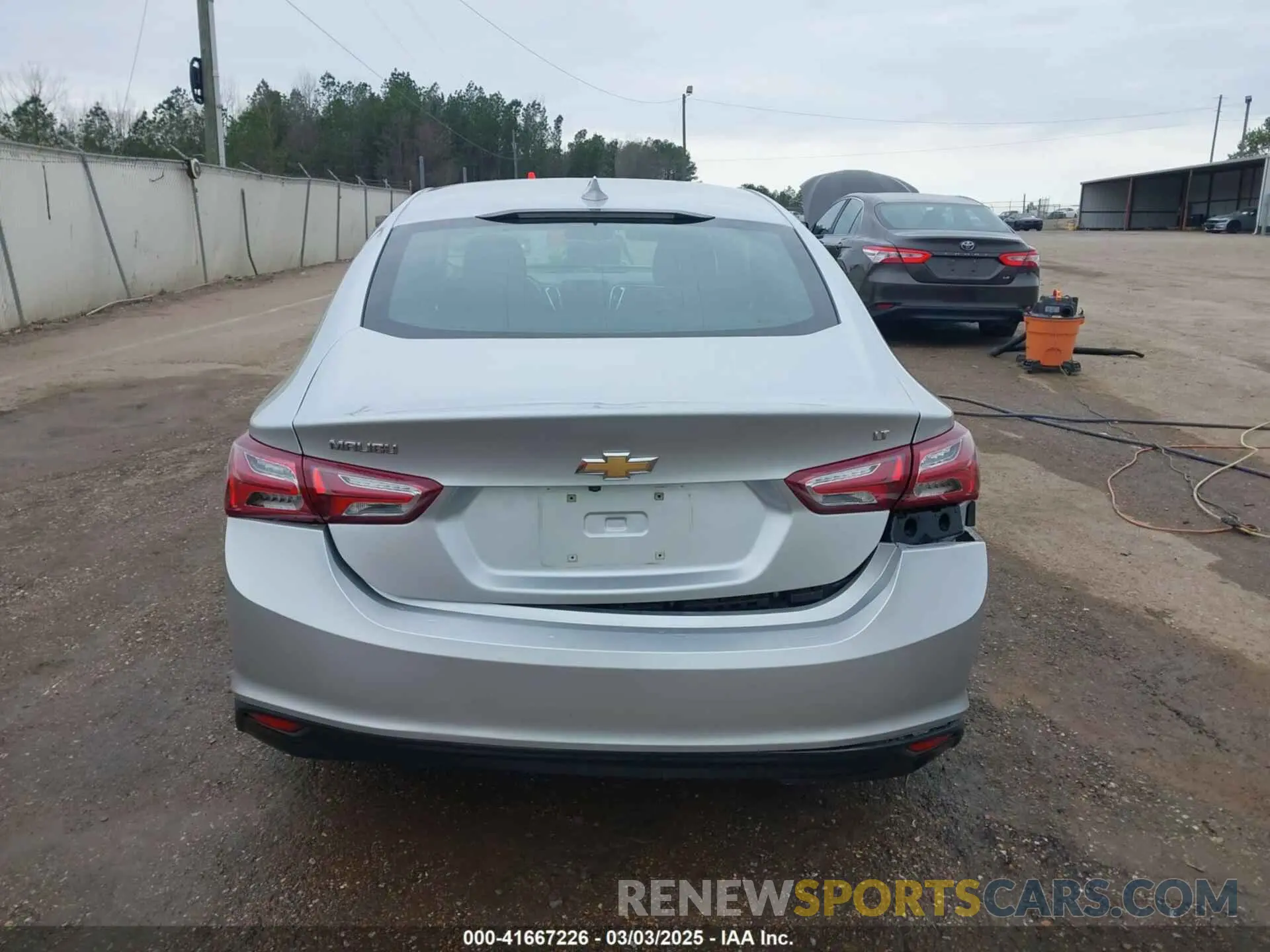 17 Photograph of a damaged car 1G1ZD5STXLF074200 CHEVROLET MALIBU 2020
