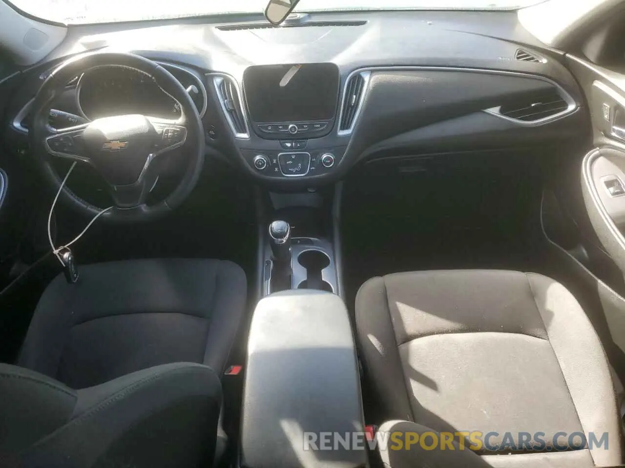 8 Photograph of a damaged car 1G1ZG5ST5LF145567 CHEVROLET MALIBU 2020