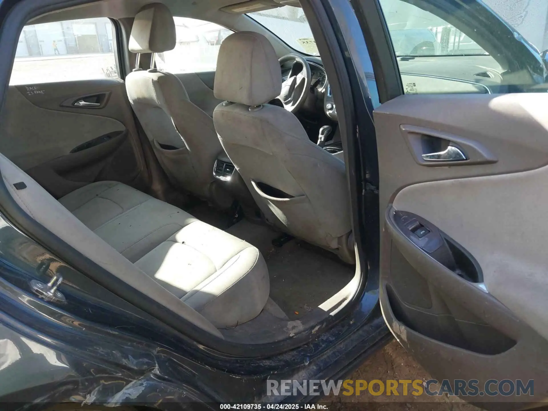 8 Photograph of a damaged car 1G1ZD5ST0MF029445 CHEVROLET MALIBU 2021