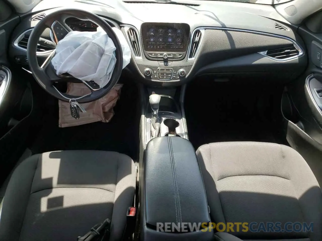 8 Фотография поврежденного автомобиля 1G1ZD5ST0MF065698 CHEVROLET MALIBU 2021