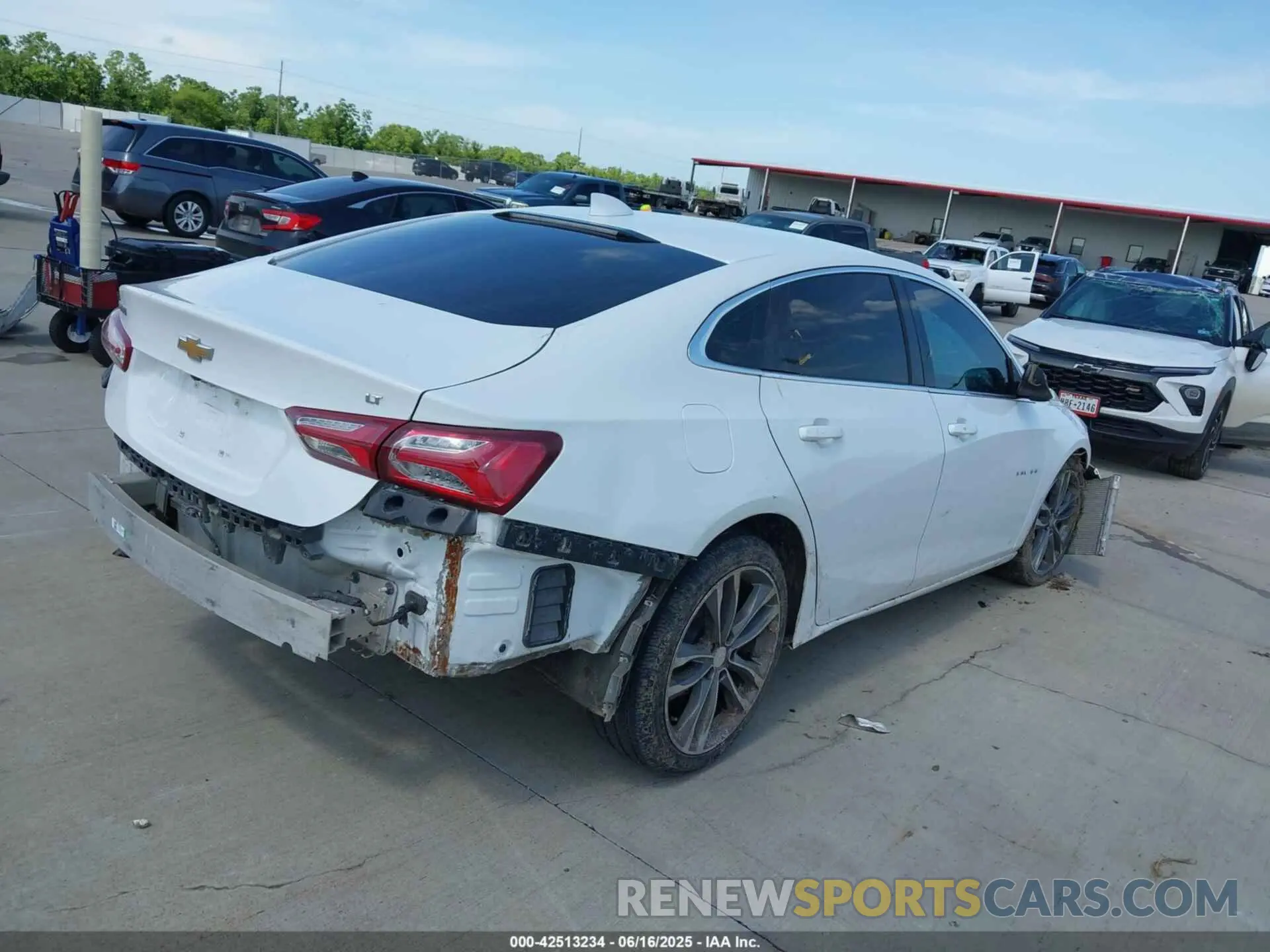 4 Photograph of a damaged car 1G1ZD5ST3MF005608 CHEVROLET MALIBU 2021