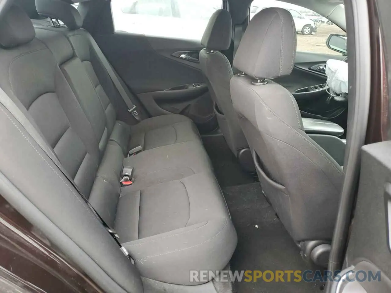 10 Photograph of a damaged car 1G1ZD5ST3MF014924 CHEVROLET MALIBU 2021