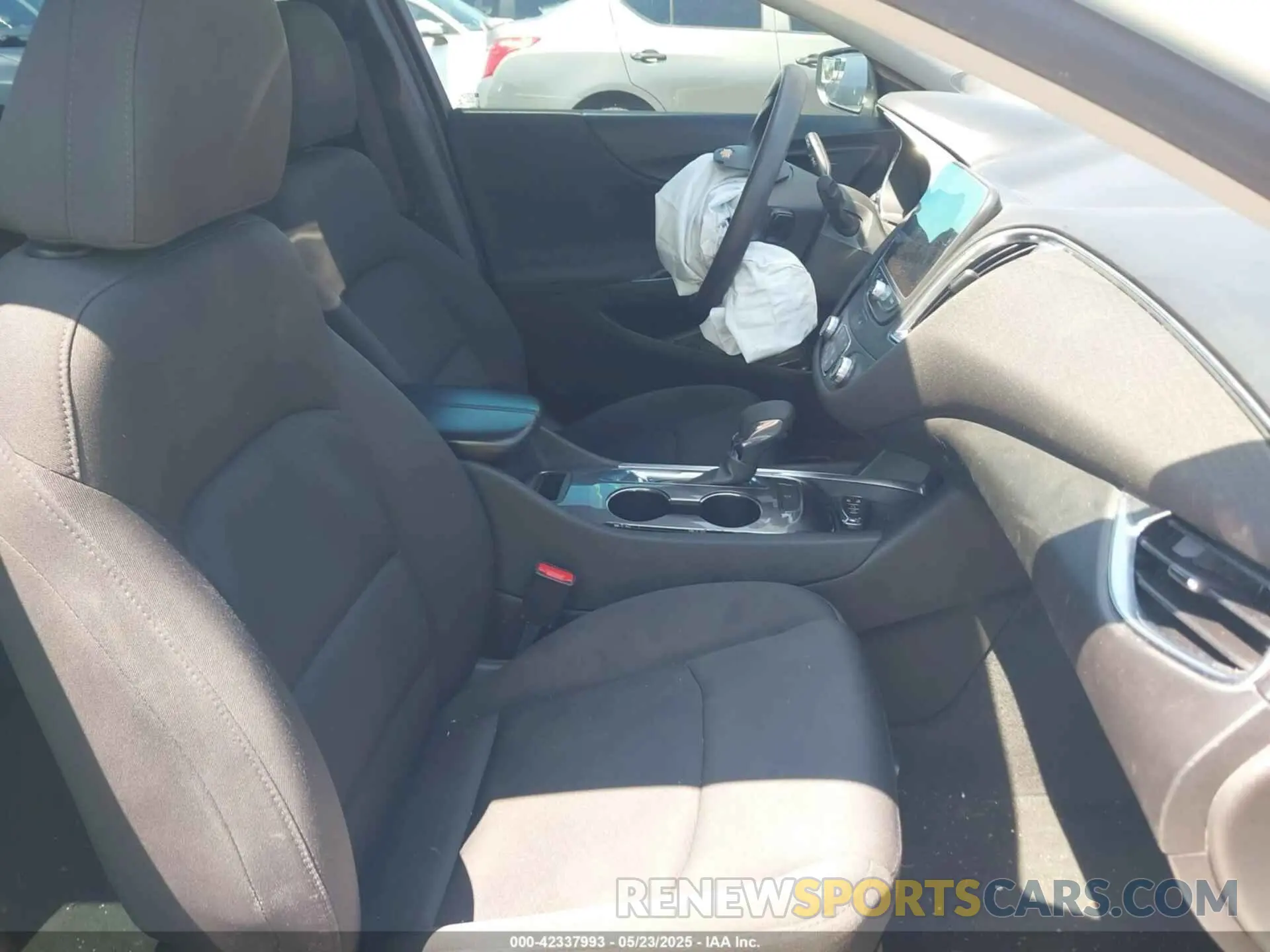 5 Photograph of a damaged car 1G1ZD5ST5MF002290 CHEVROLET MALIBU 2021