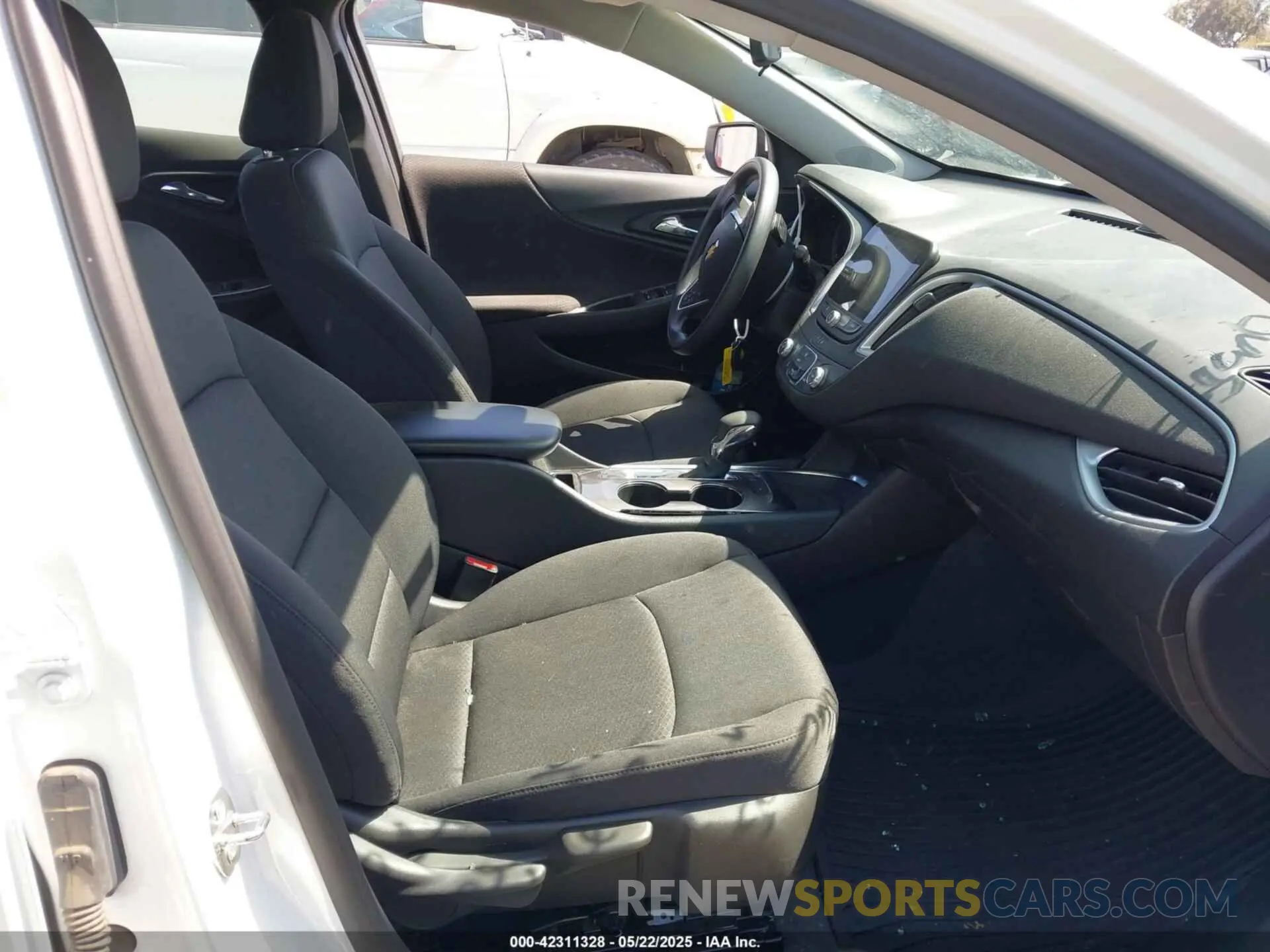 5 Photograph of a damaged car 1G1ZC5ST0NF186123 CHEVROLET MALIBU 2022