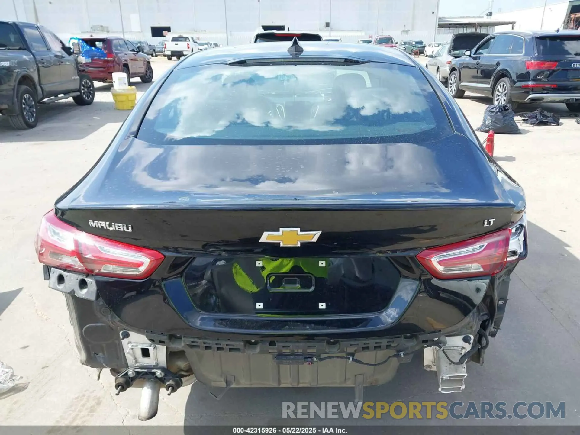 17 Photograph of a damaged car 1G1ZD5ST0NF127604 CHEVROLET MALIBU 2022