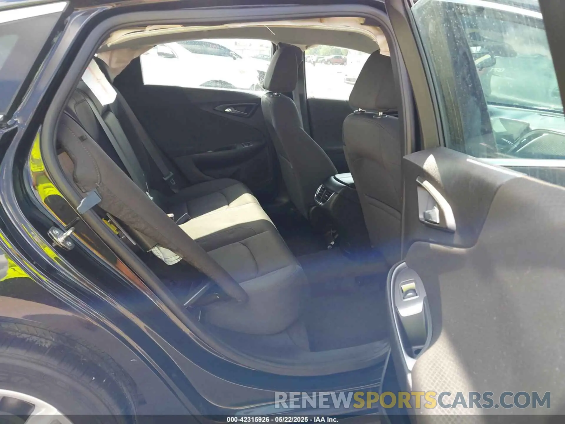 8 Photograph of a damaged car 1G1ZD5ST0NF127604 CHEVROLET MALIBU 2022