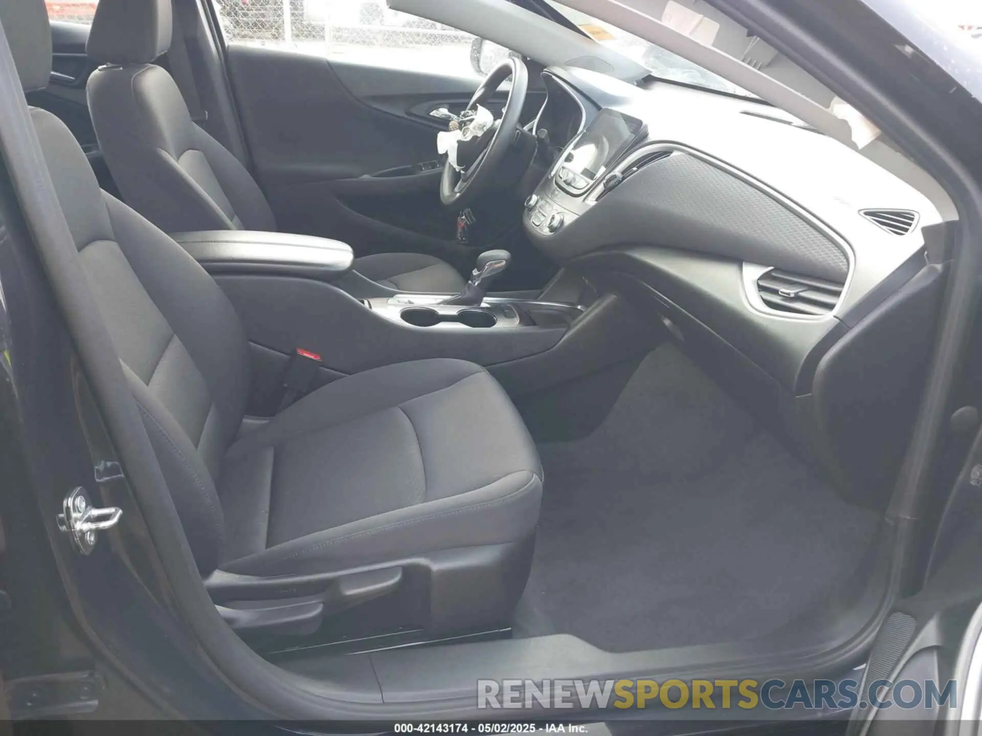 5 Photograph of a damaged car 1G1ZD5ST1NF180120 CHEVROLET MALIBU 2022