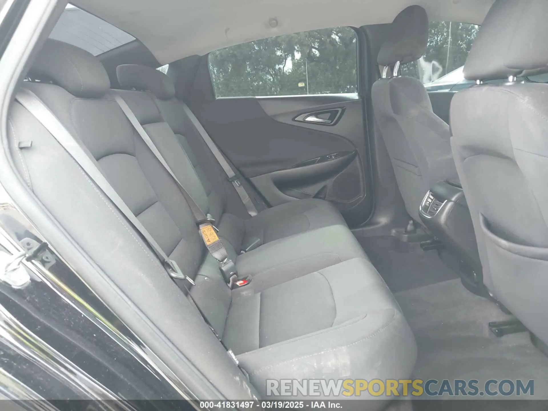 8 Photograph of a damaged car 1G1ZD5ST4NF131803 CHEVROLET MALIBU 2022
