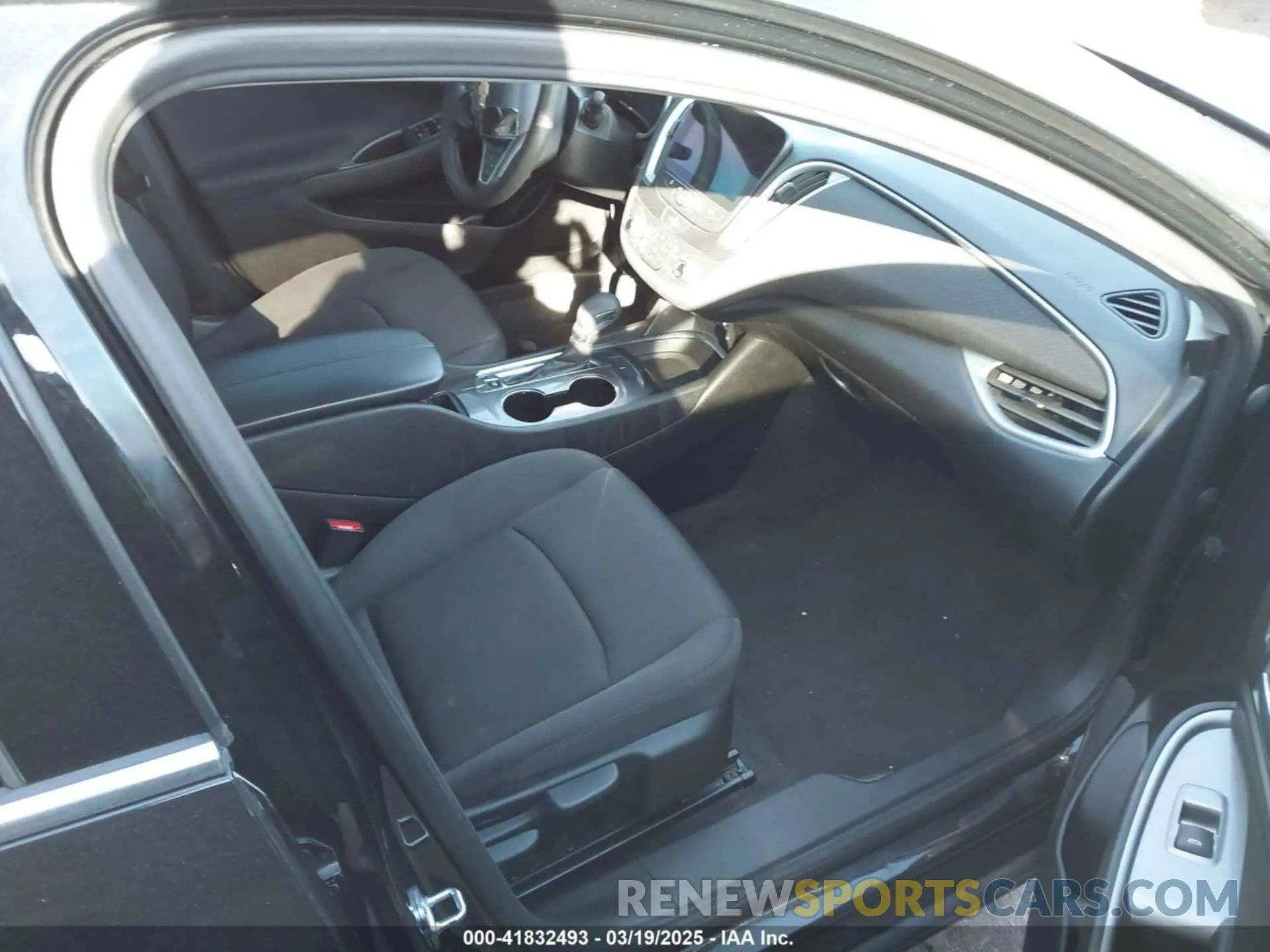 5 Photograph of a damaged car 1G1ZD5ST6NF151647 CHEVROLET MALIBU 2022