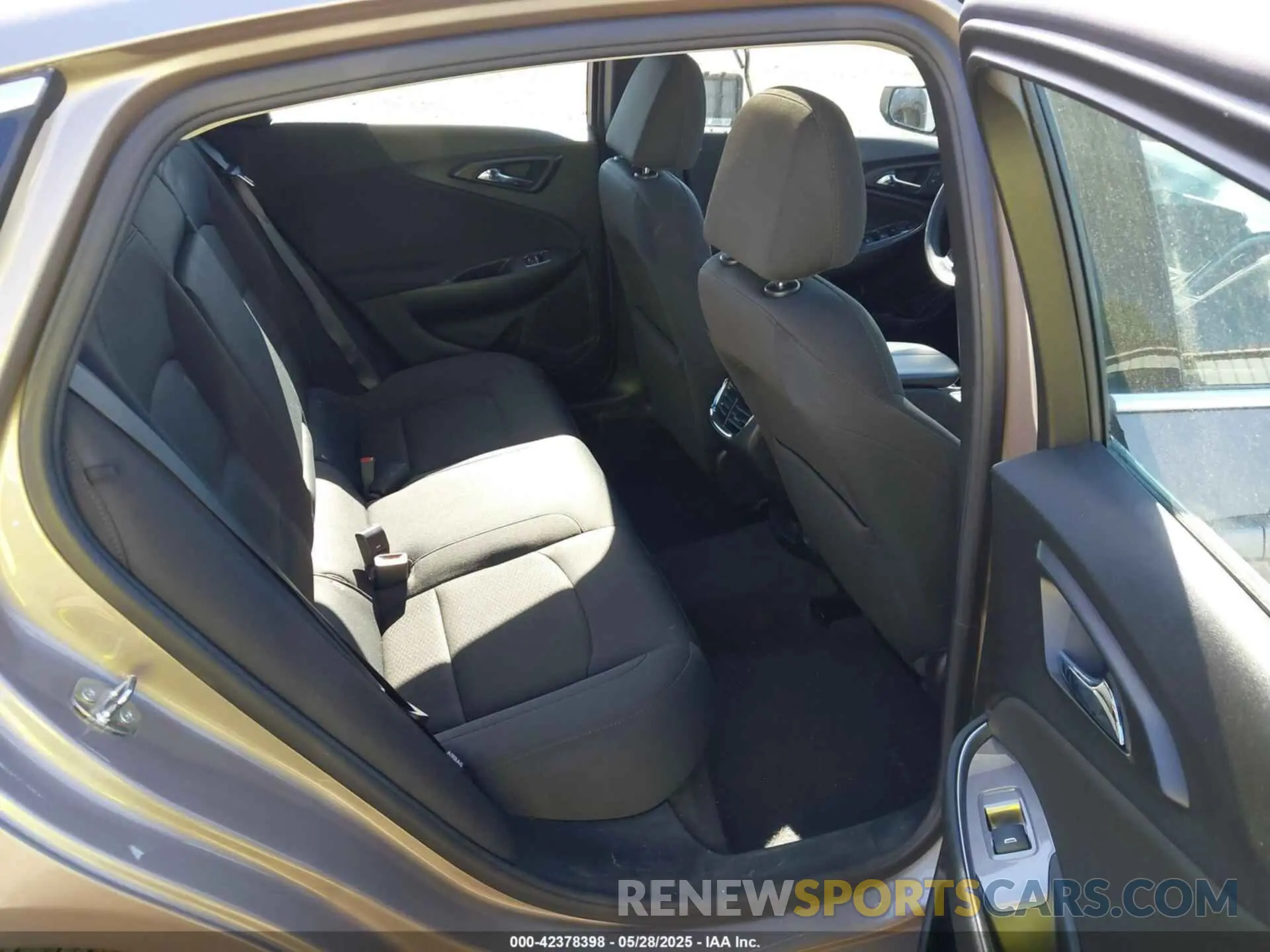 8 Photograph of a damaged car 1G1ZD5ST7NF116129 CHEVROLET MALIBU 2022