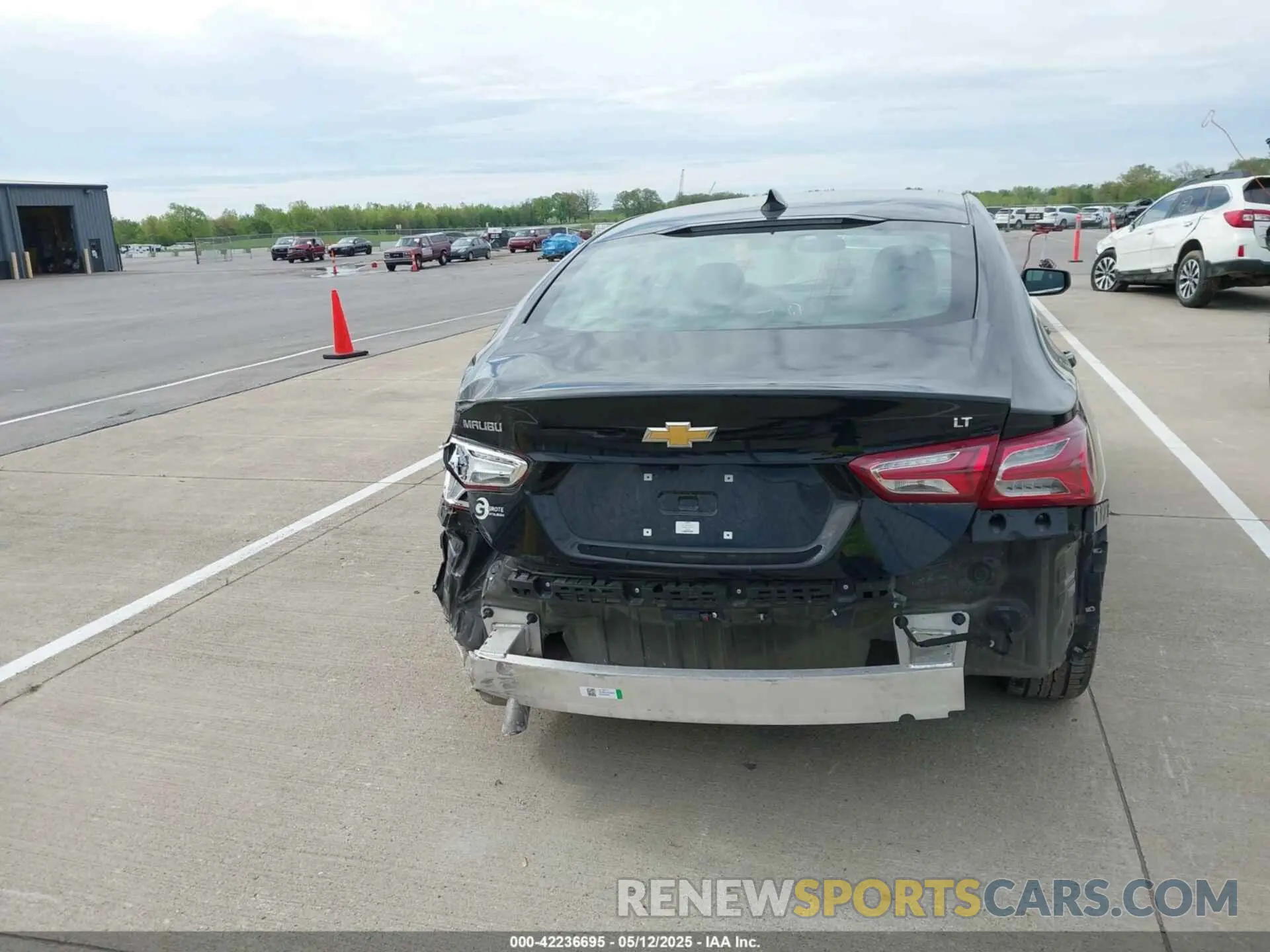 17 Photograph of a damaged car 1G1ZD5ST7NF132346 CHEVROLET MALIBU 2022