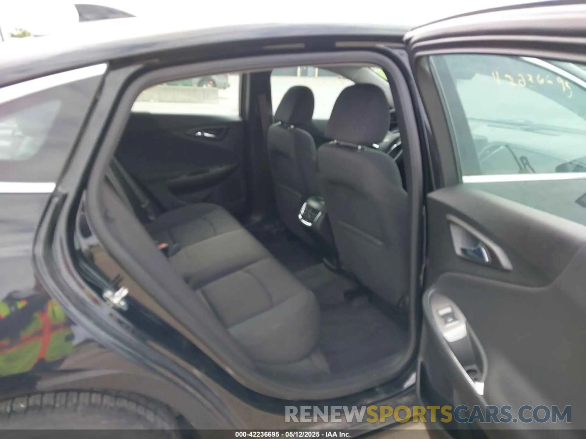8 Photograph of a damaged car 1G1ZD5ST7NF132346 CHEVROLET MALIBU 2022