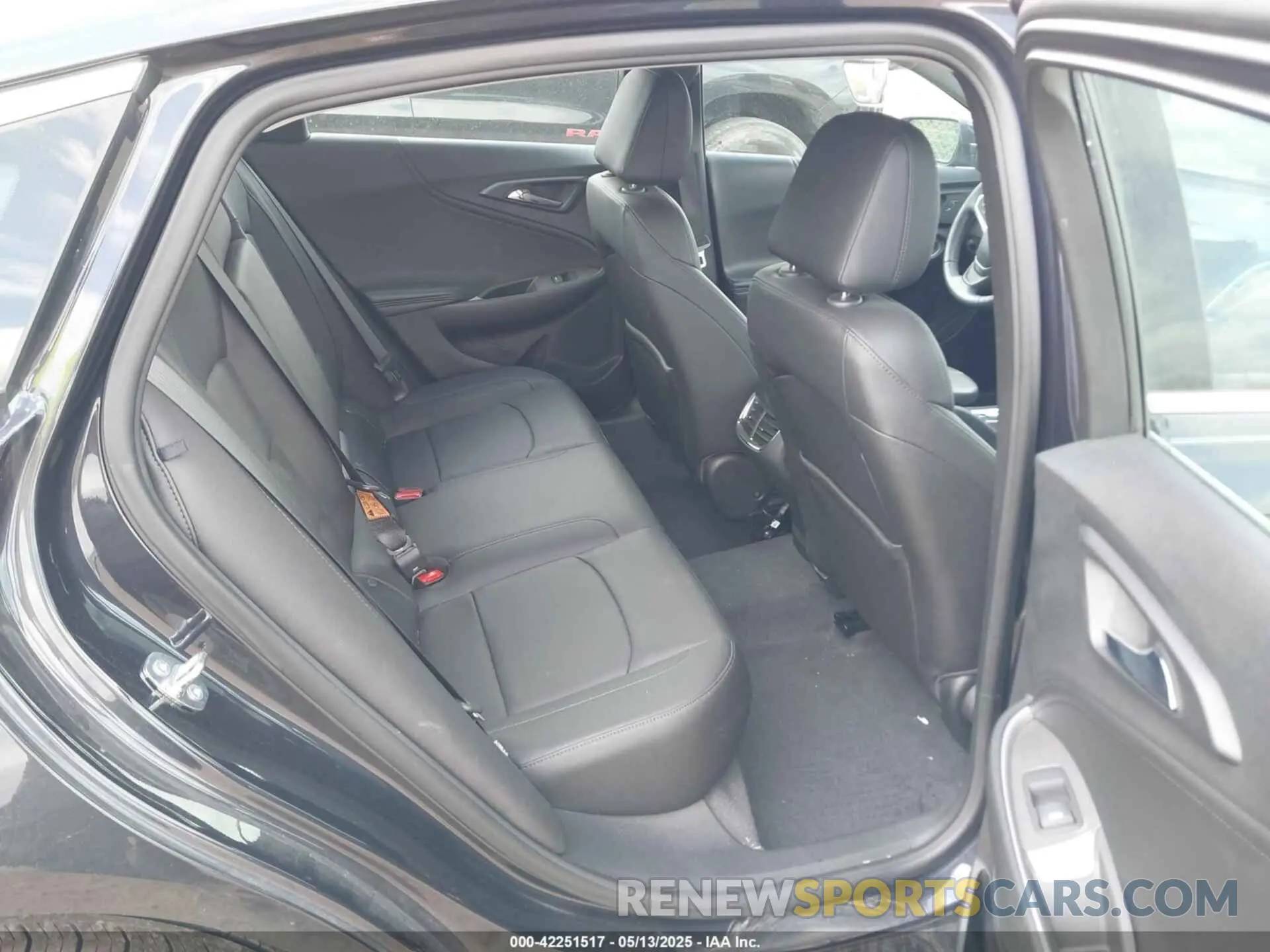 8 Photograph of a damaged car 1G1ZD5ST7NF202475 CHEVROLET MALIBU 2022