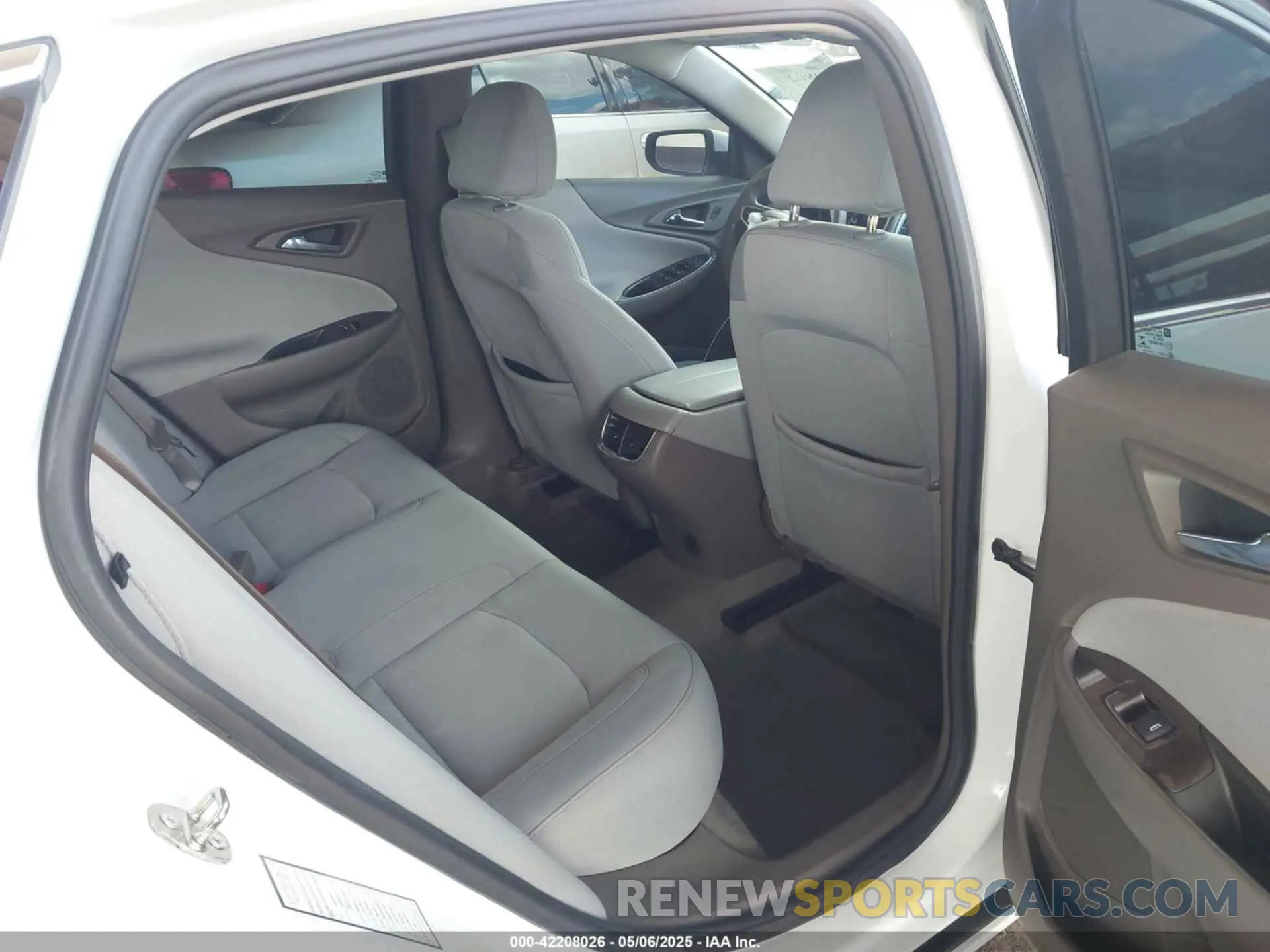 8 Photograph of a damaged car 1G1ZD5ST9NF129416 CHEVROLET MALIBU 2022