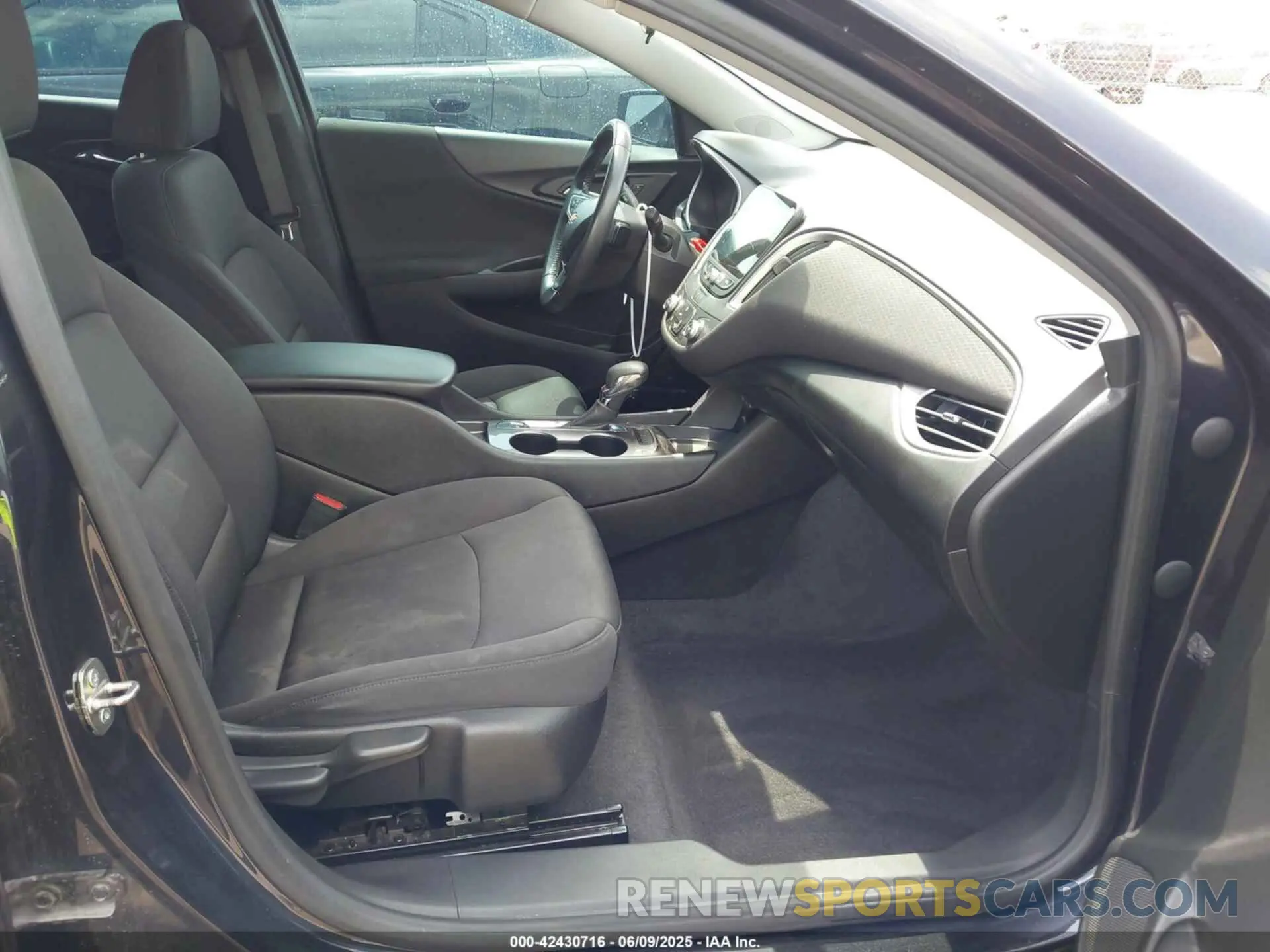 5 Photograph of a damaged car 1G1ZG5ST0NF107411 CHEVROLET MALIBU 2022