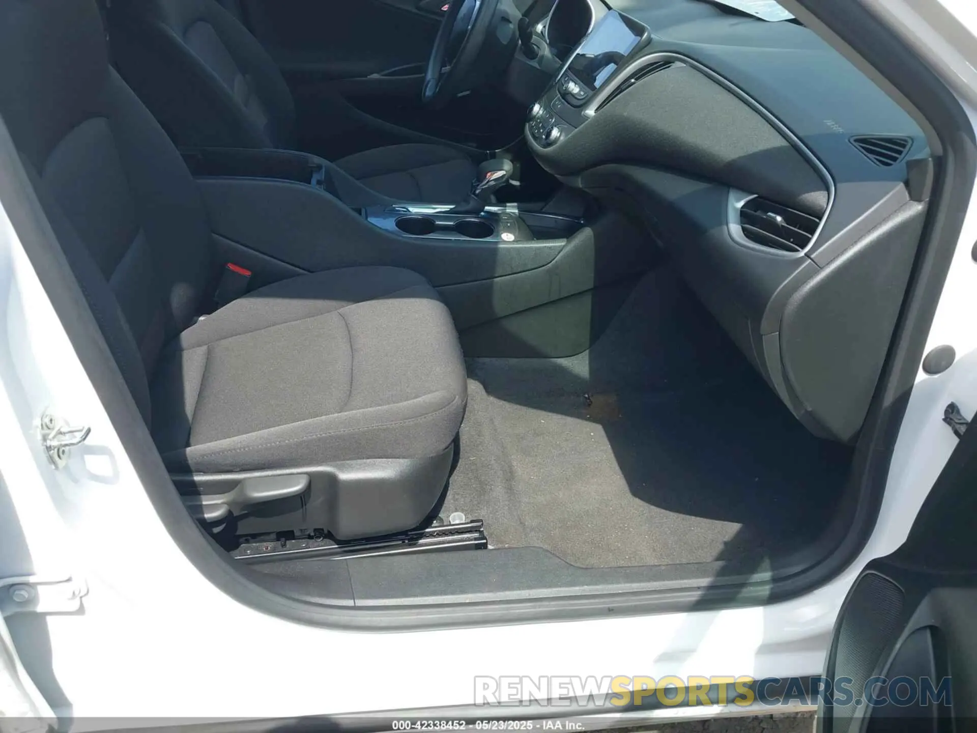 5 Photograph of a damaged car 1G1ZD5ST4RF130561 CHEVROLET MALIBU 2024
