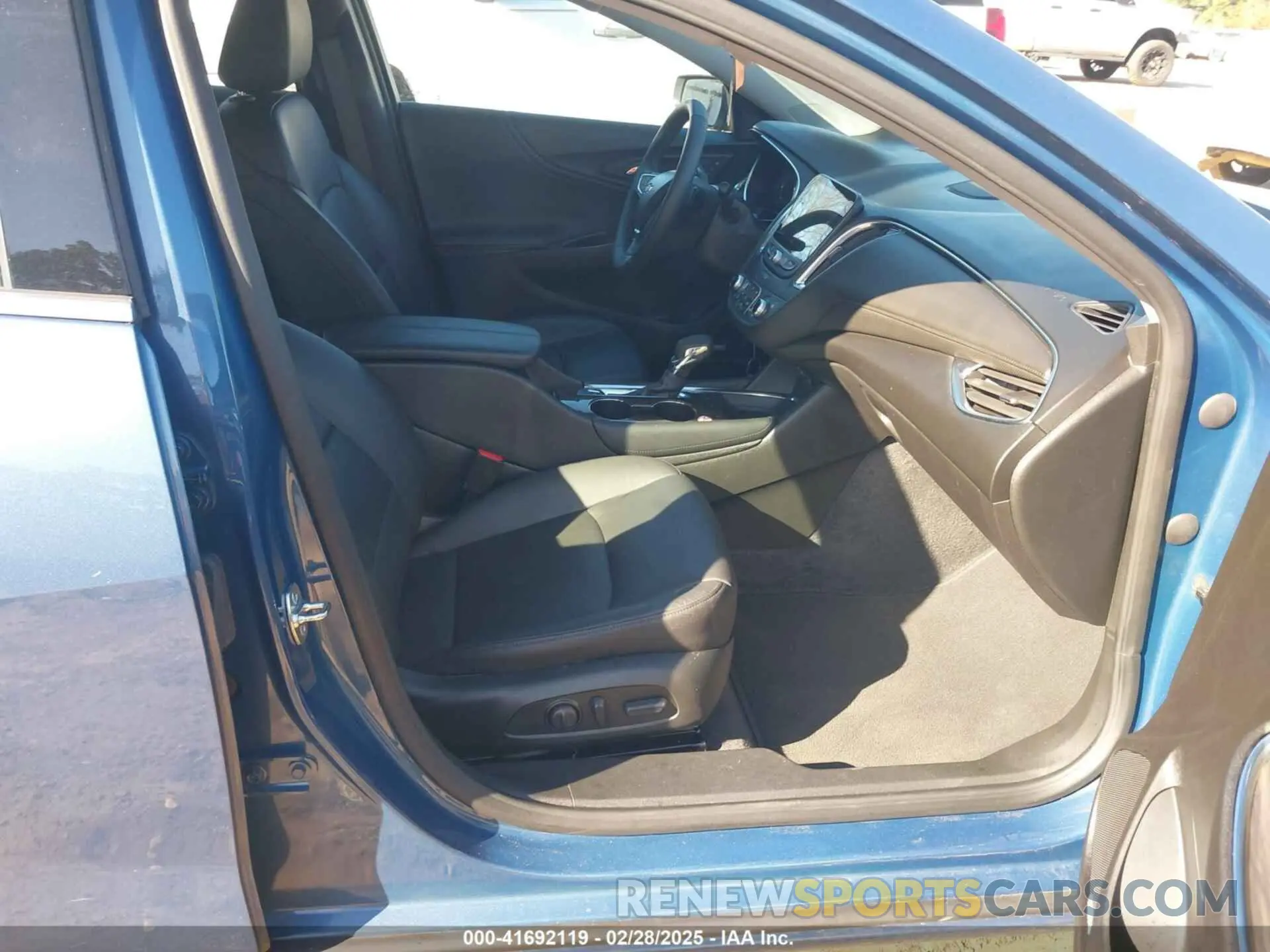 5 Photograph of a damaged car 1G1ZE5ST4RF242337 CHEVROLET MALIBU 2024