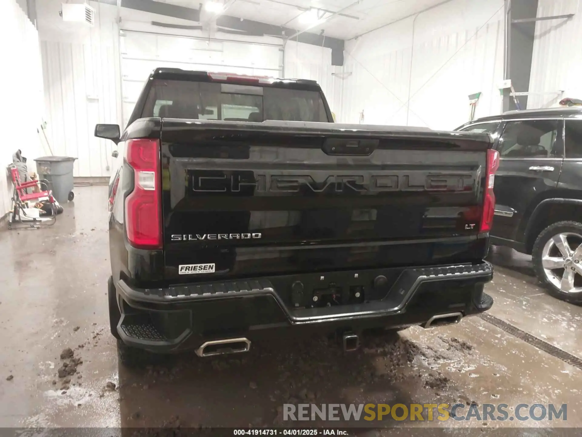 17 Photograph of a damaged car 1GCPYFED8KZ377552 CHEVROLET SILVERADO 1500 2019