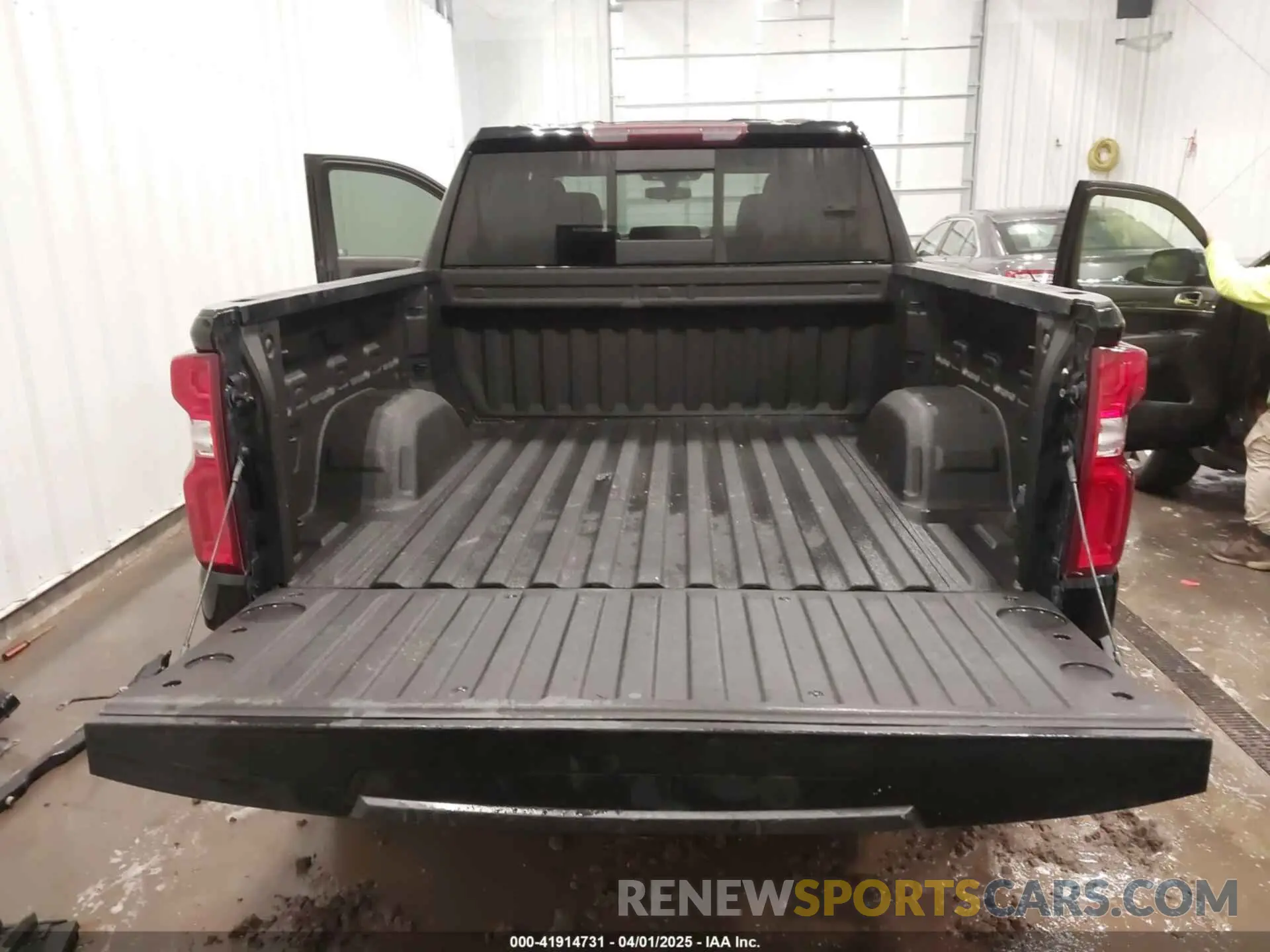 18 Photograph of a damaged car 1GCPYFED8KZ377552 CHEVROLET SILVERADO 1500 2019