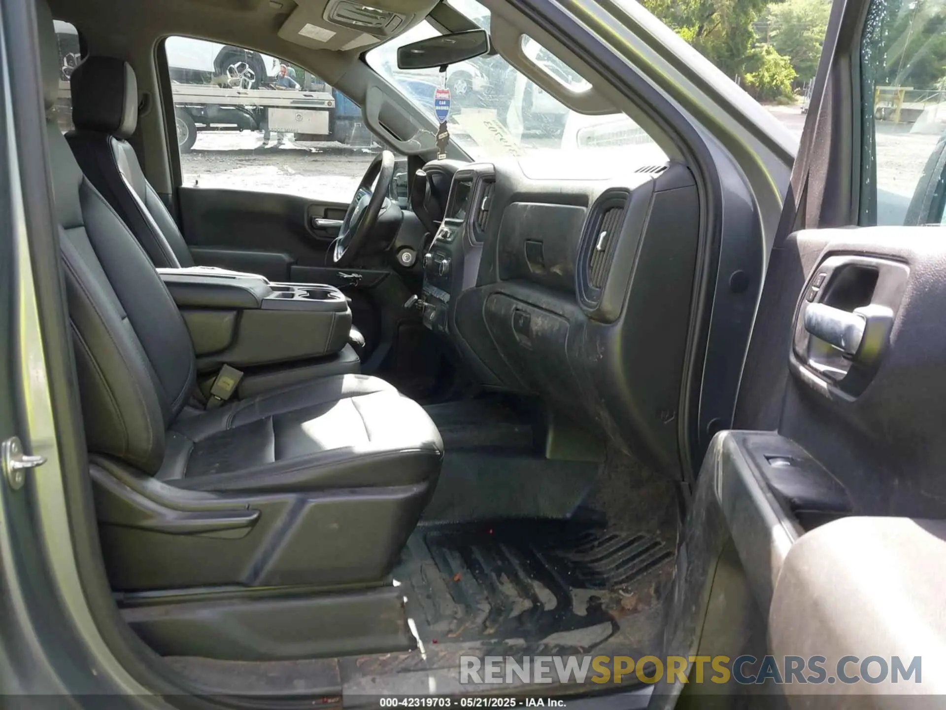 5 Photograph of a damaged car 1GCRWAEHXKZ328938 CHEVROLET SILVERADO 1500 2019