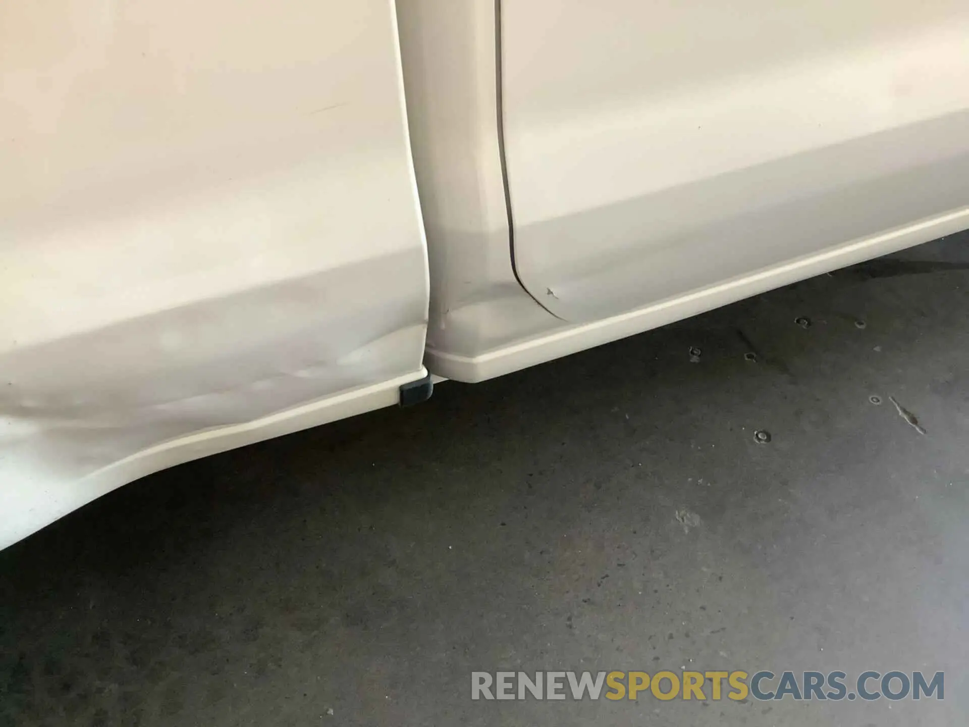 19 Photograph of a damaged car 1GCRYAEF9KZ257806 CHEVROLET SILVERADO 1500 2019