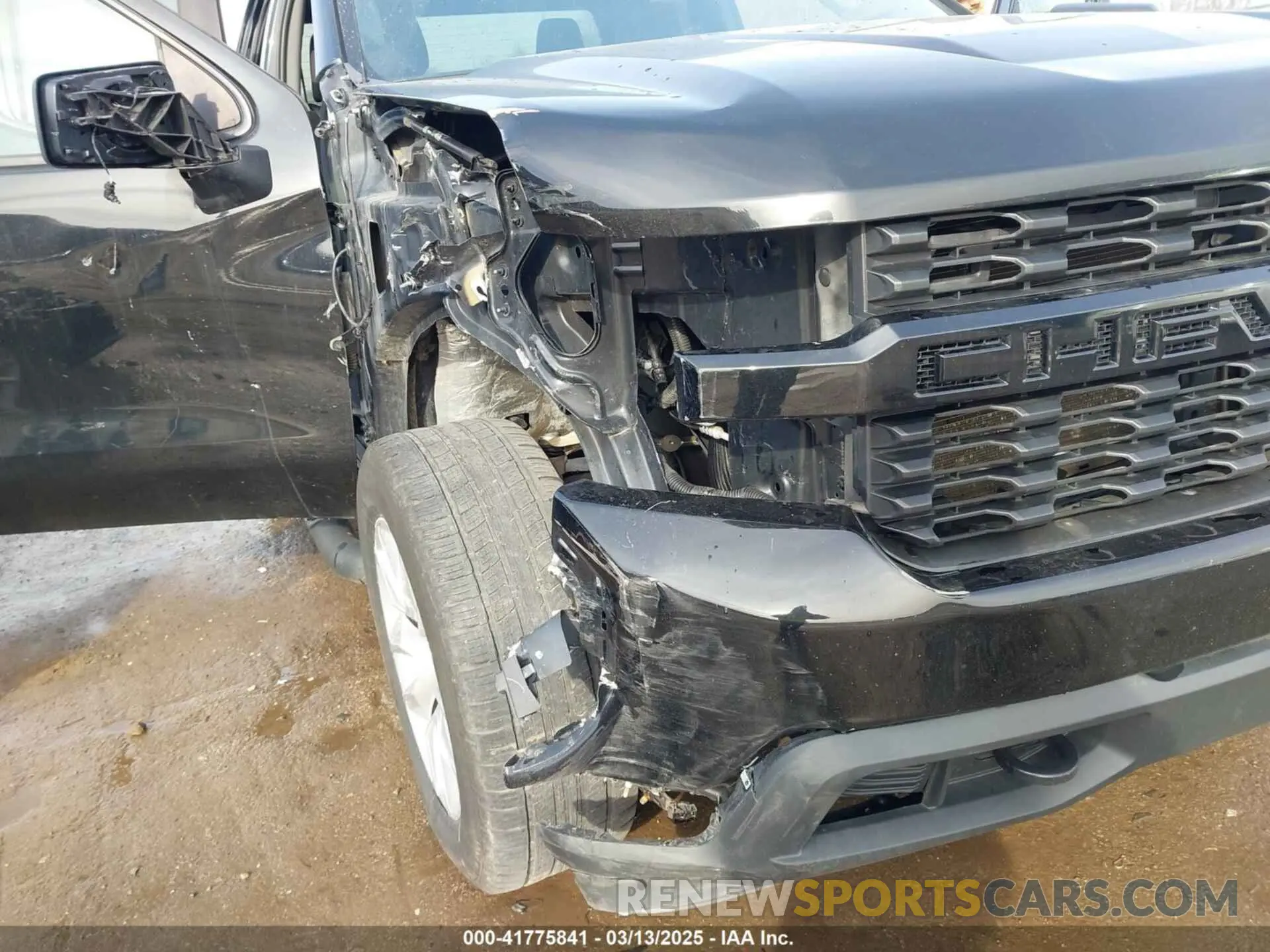 18 Photograph of a damaged car 1GCRYBEH0KZ410922 CHEVROLET SILVERADO 1500 2019