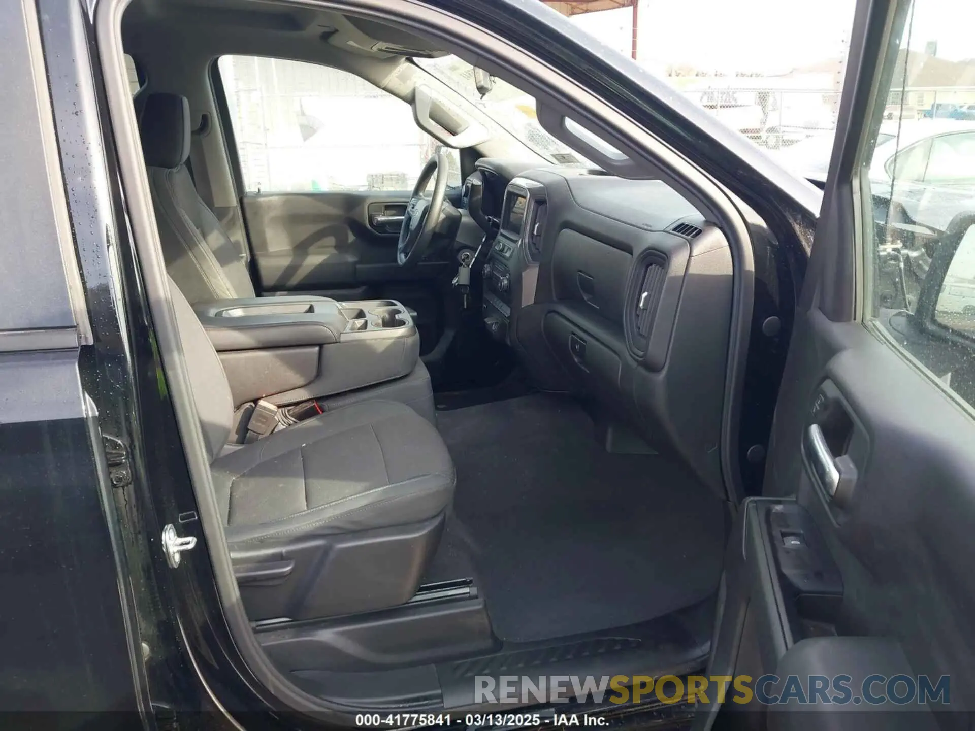 5 Photograph of a damaged car 1GCRYBEH0KZ410922 CHEVROLET SILVERADO 1500 2019