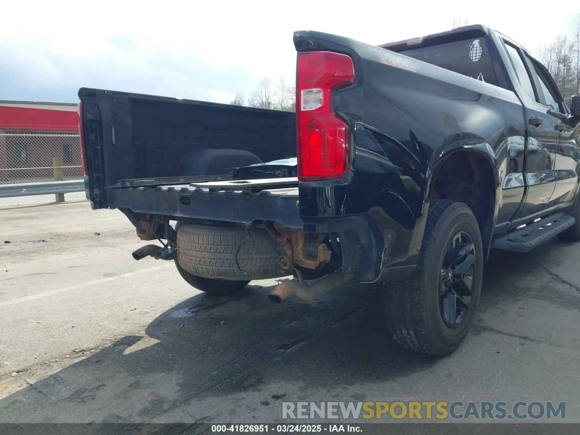 18 Photograph of a damaged car 1GCRYCEF0KZ235480 CHEVROLET SILVERADO 1500 2019