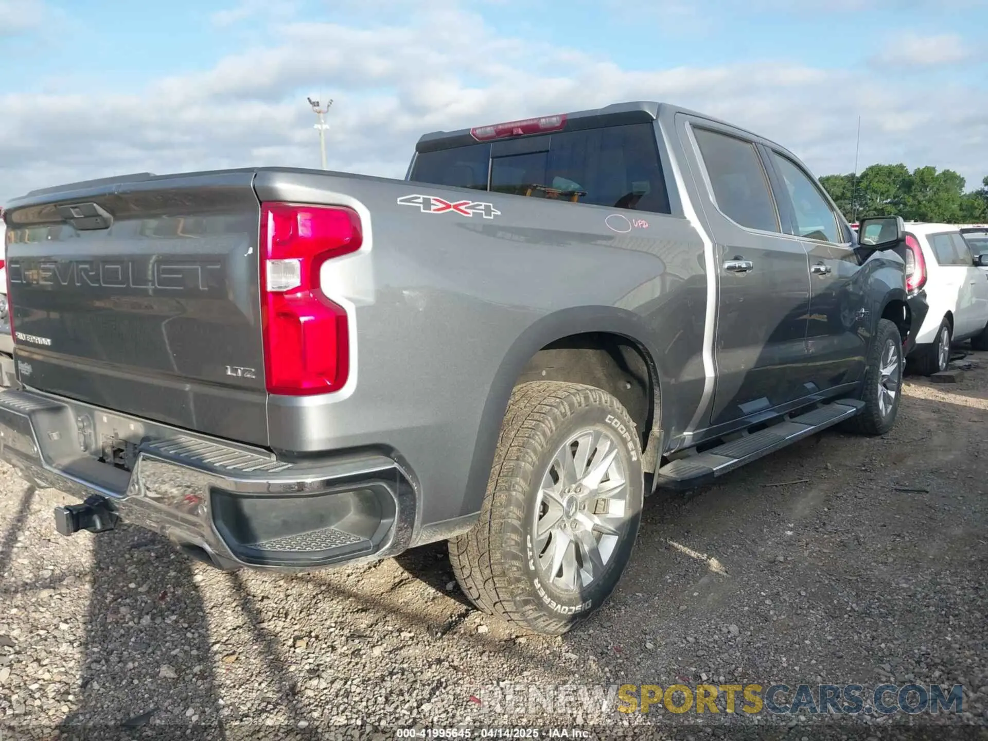 4 Photograph of a damaged car 1GCUYGEL9KZ166327 CHEVROLET SILVERADO 1500 2019