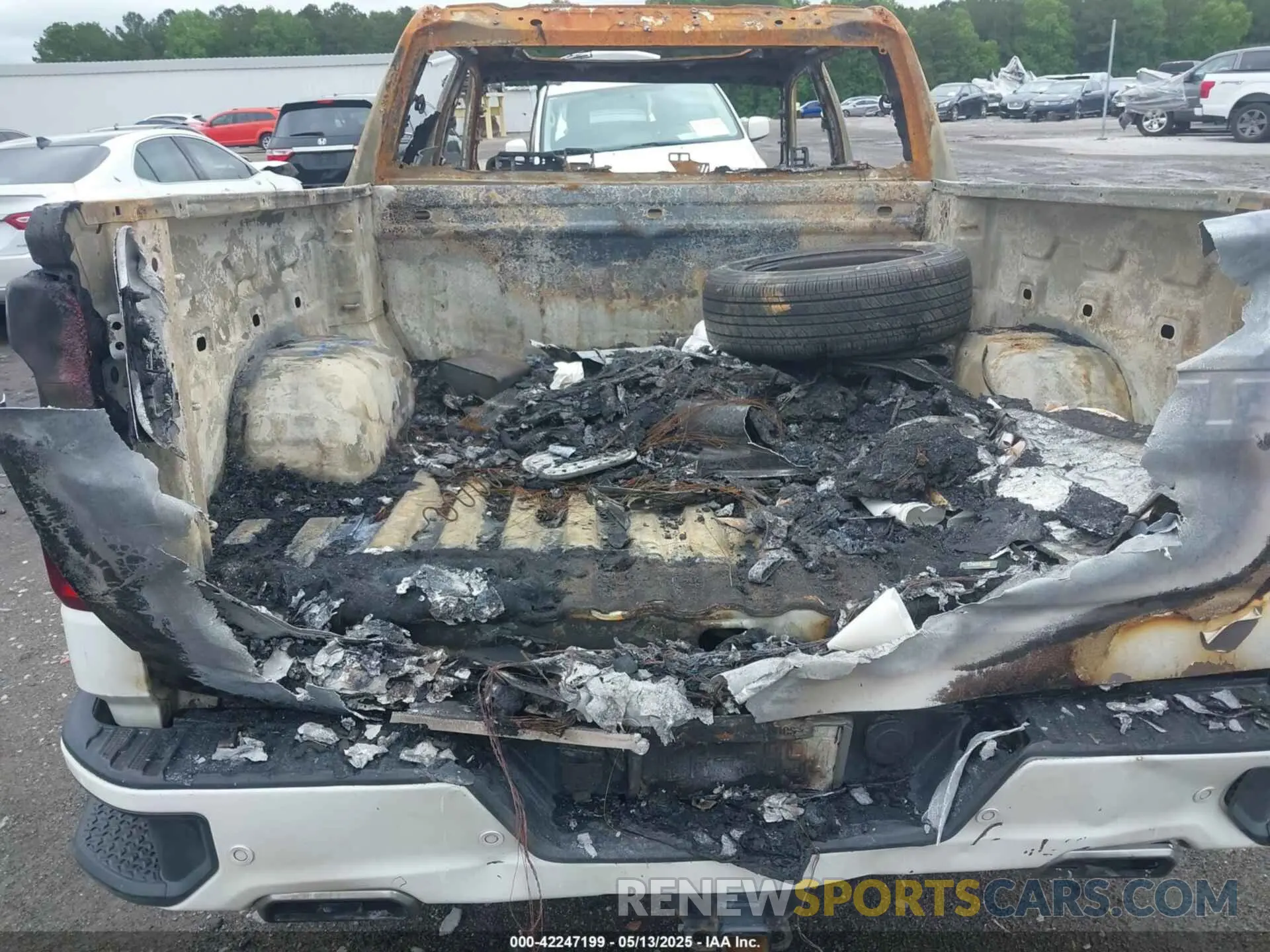 14 Photograph of a damaged car 1GCUYHEL8KZ225924 CHEVROLET SILVERADO 1500 2019