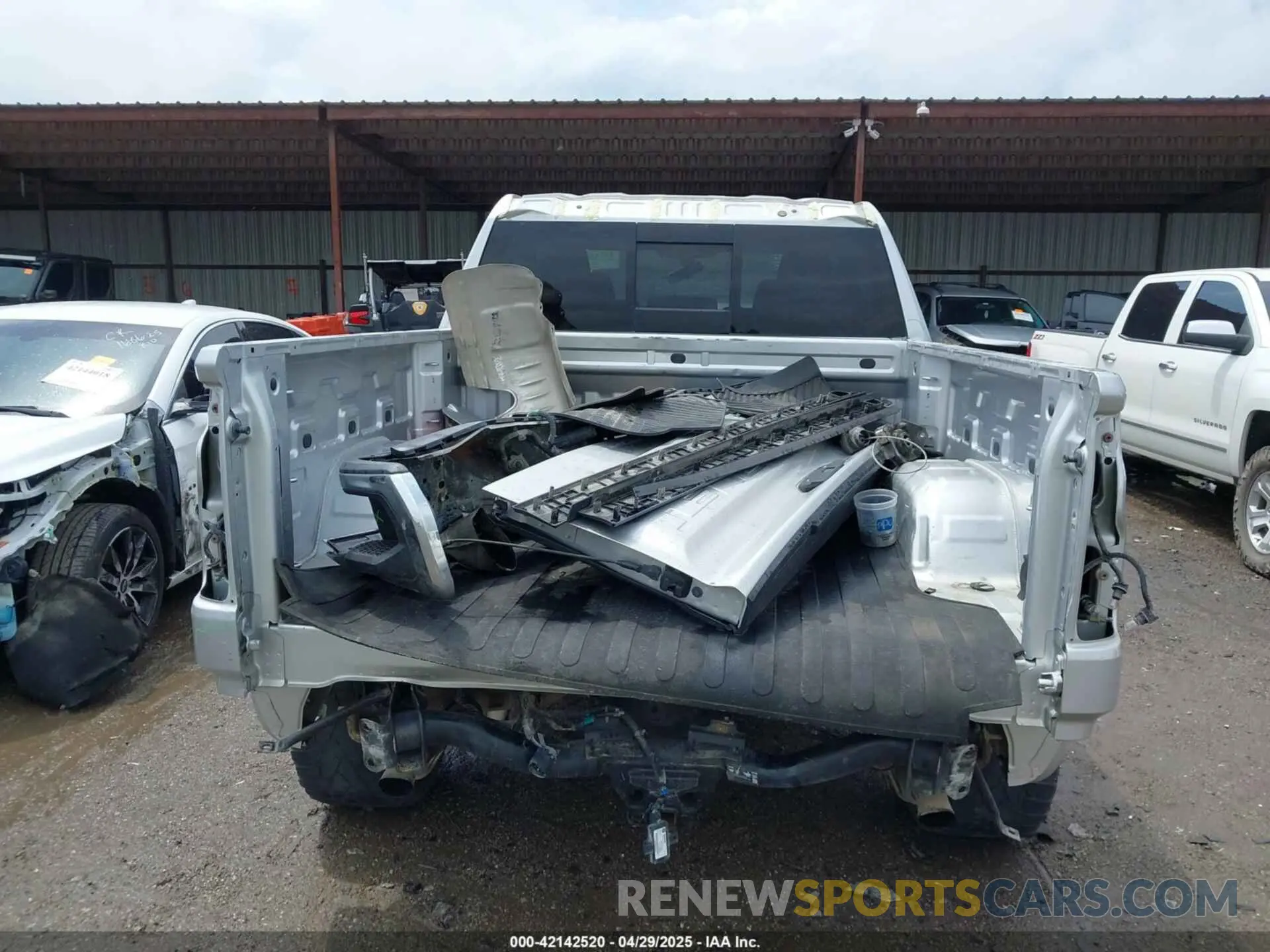 17 Фотография поврежденного автомобиля 3GCUYDED8KG155861 CHEVROLET SILVERADO 1500 2019