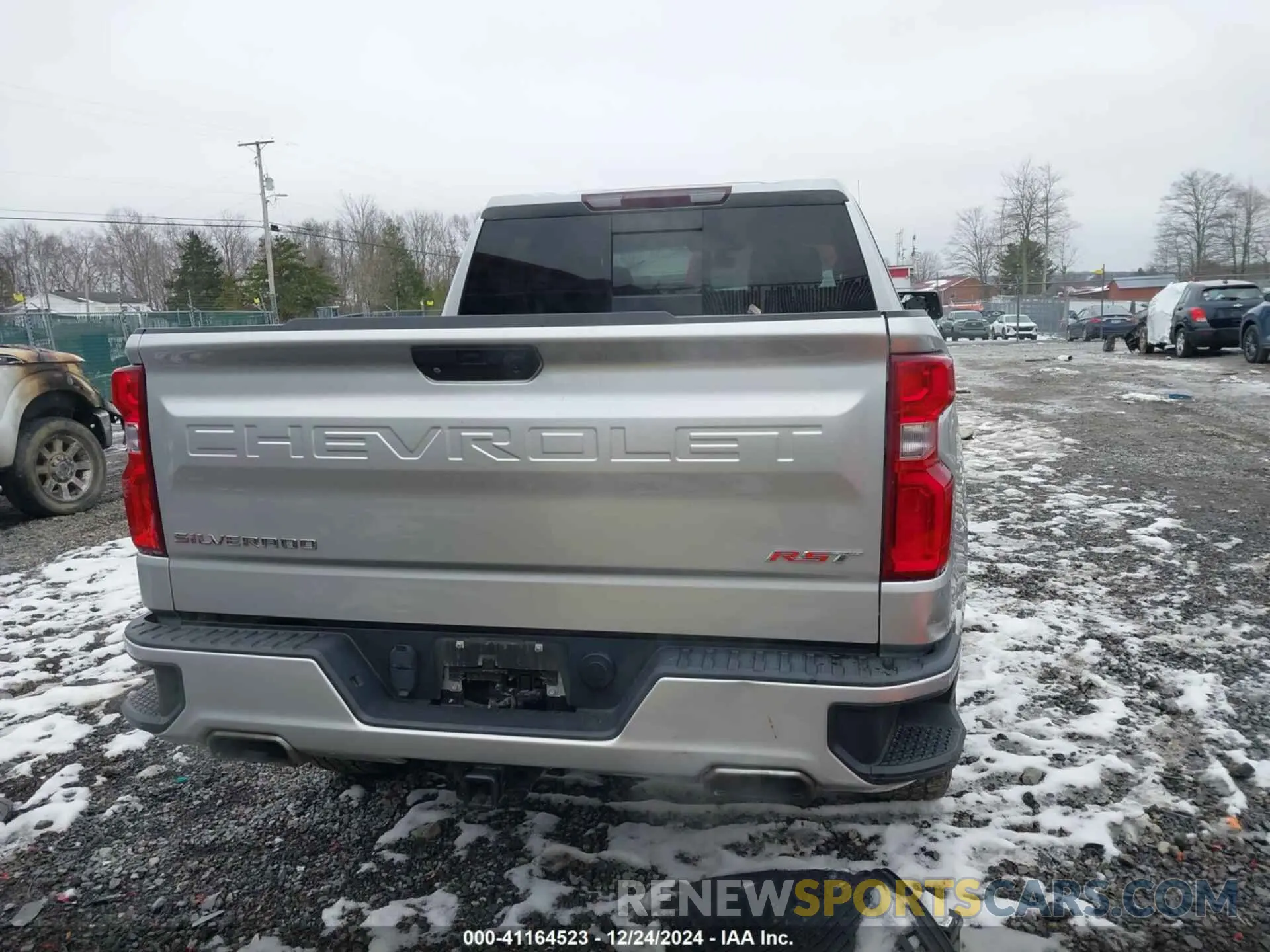 17 Photograph of a damaged car 3GCUYEED5KG158481 CHEVROLET SILVERADO 1500 2019